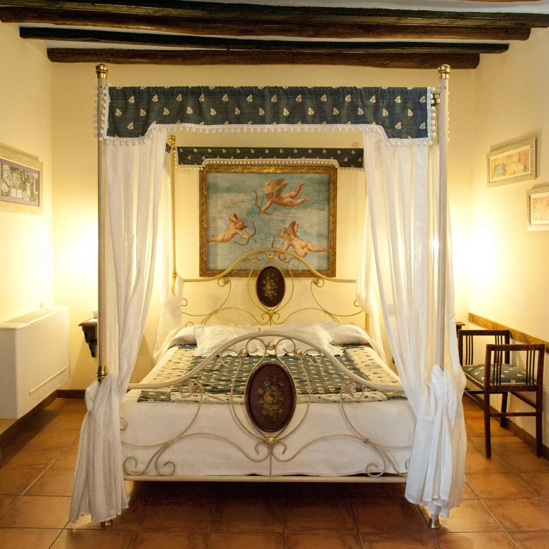 Property building, Bed in Hostal Santa Agueda