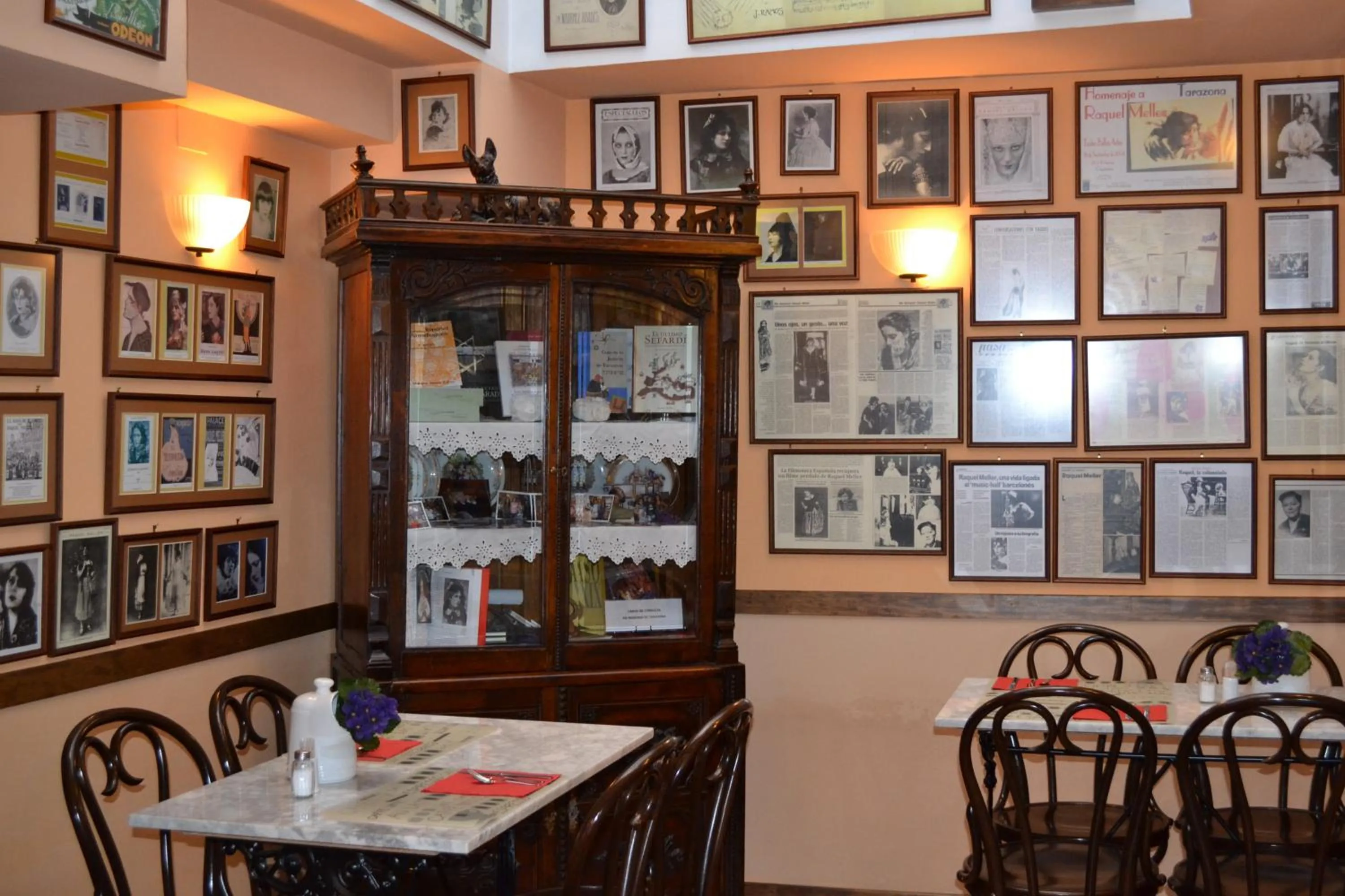 Restaurant/places to eat in Hostal Santa Agueda