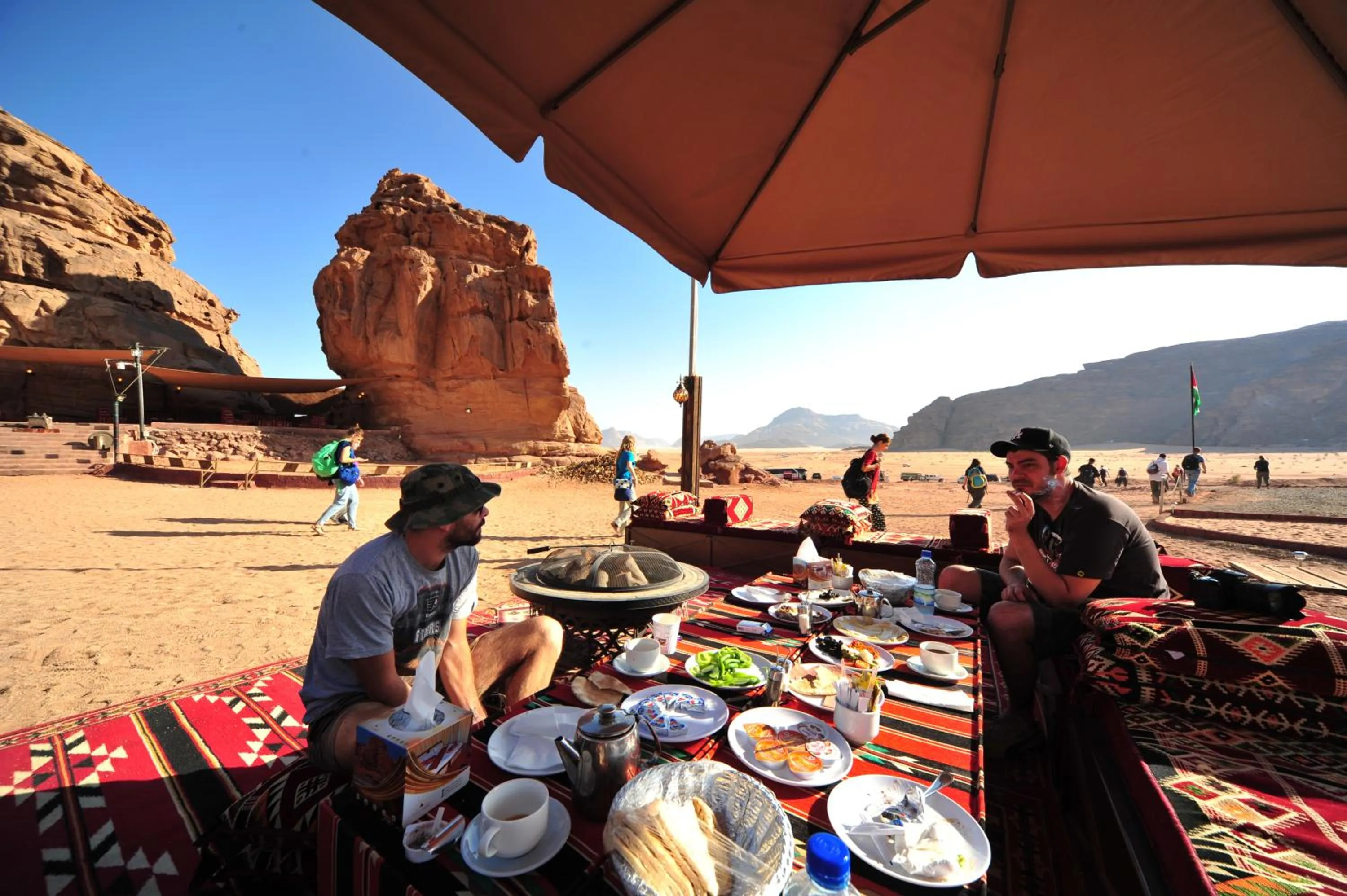 Food and drinks in SunCity Camp