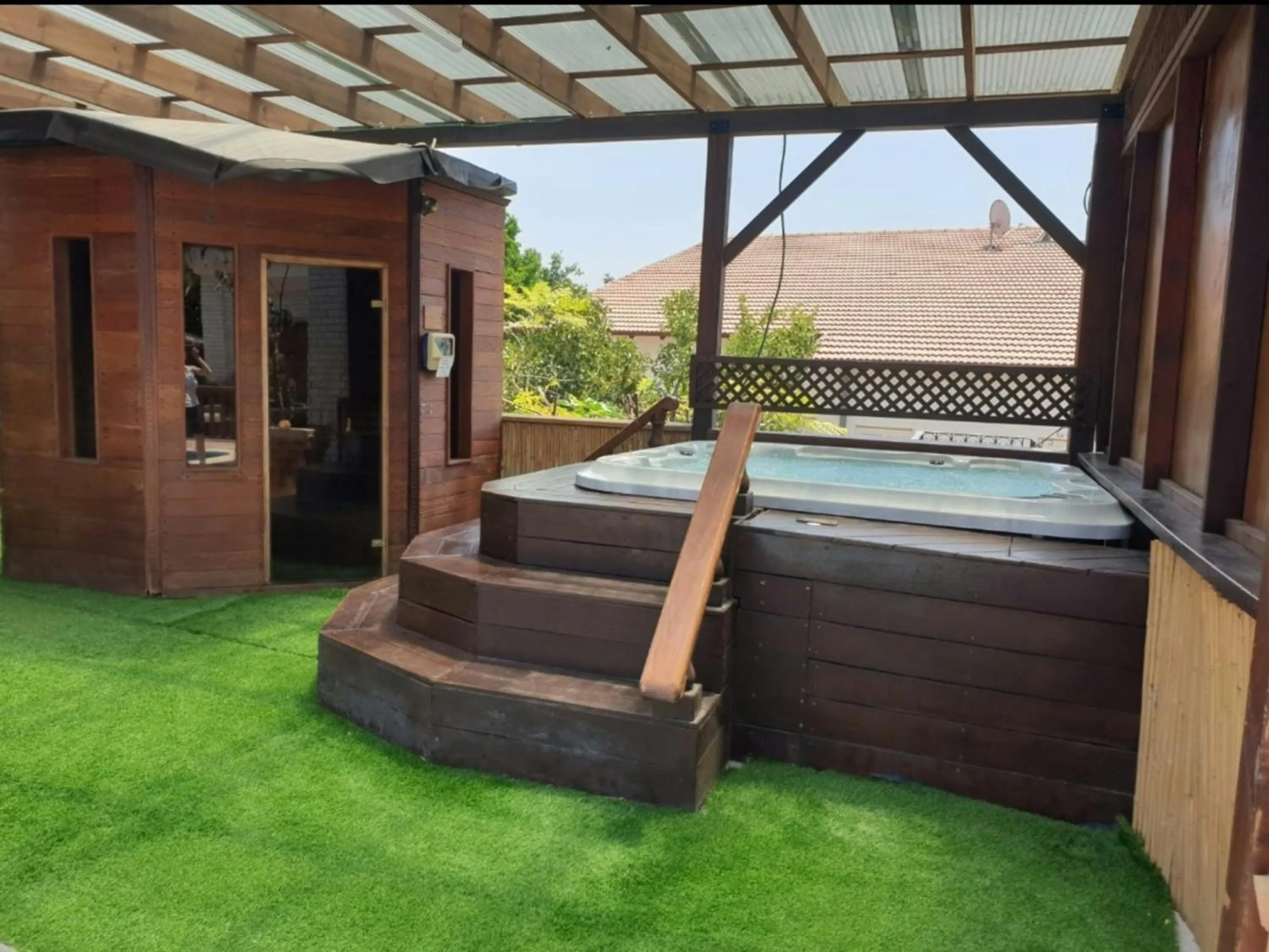 Hot Tub in The Pearl of the Golan - Pnina BaGolan