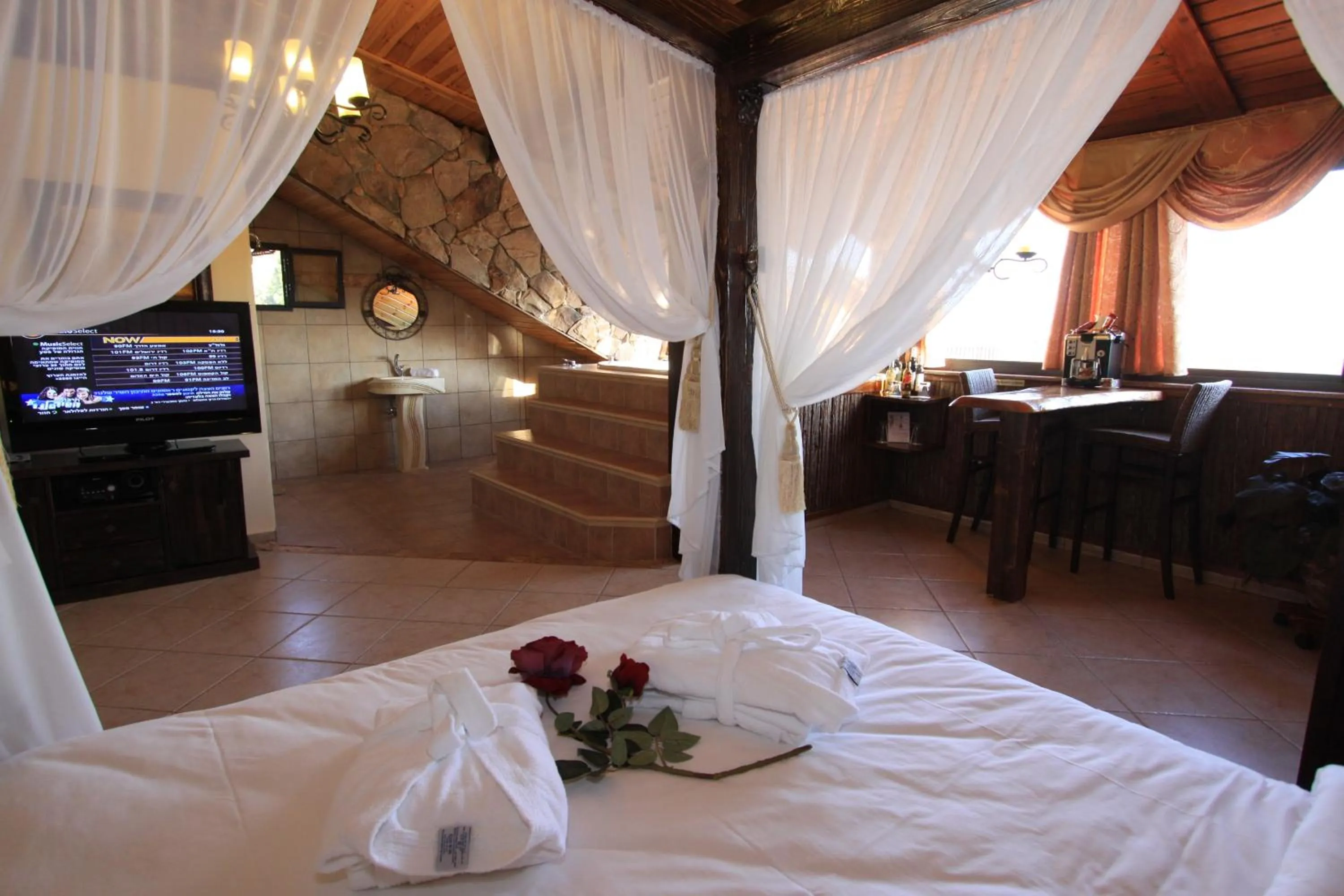 Bed in The Pearl of the Golan - Pnina BaGolan