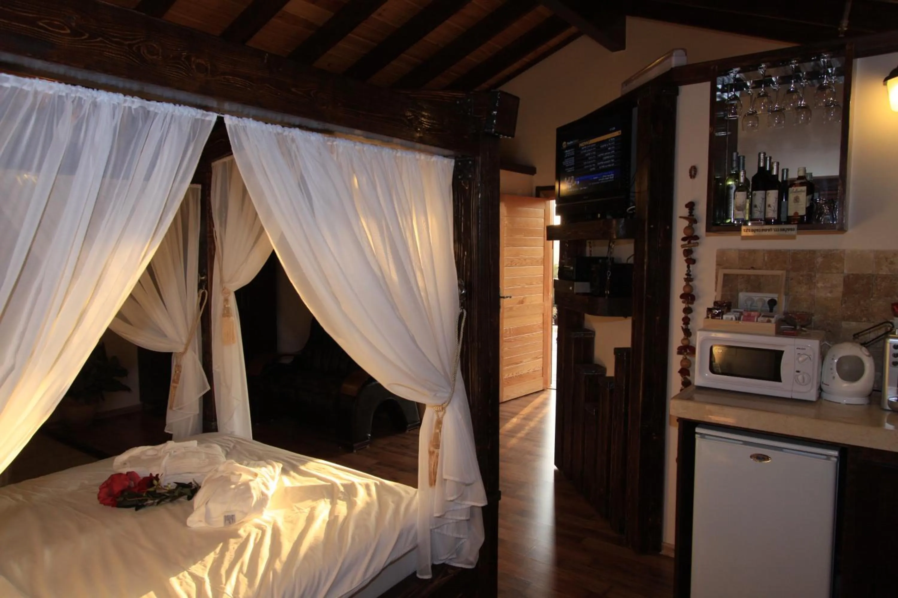 Bed in The Pearl of the Golan - Pnina BaGolan