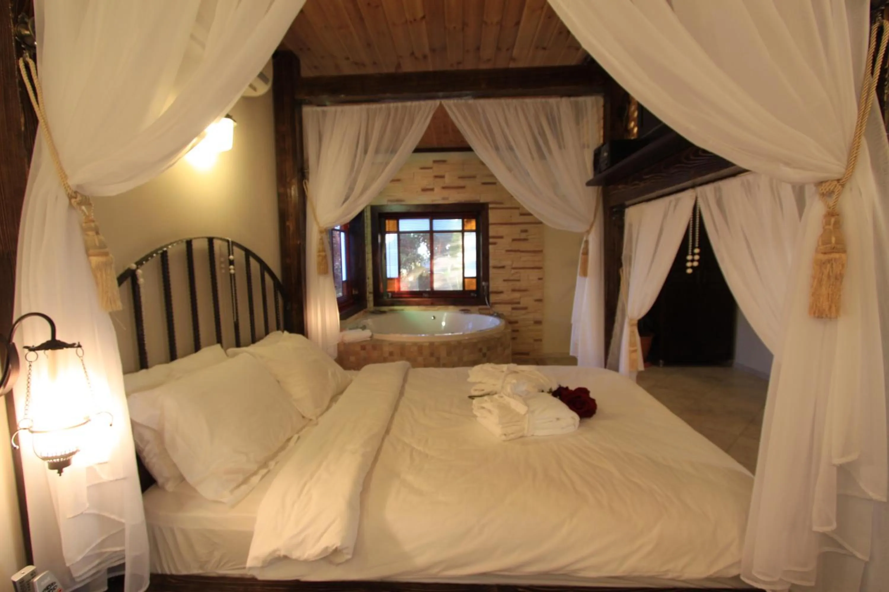 Bed in The Pearl of the Golan - Pnina BaGolan