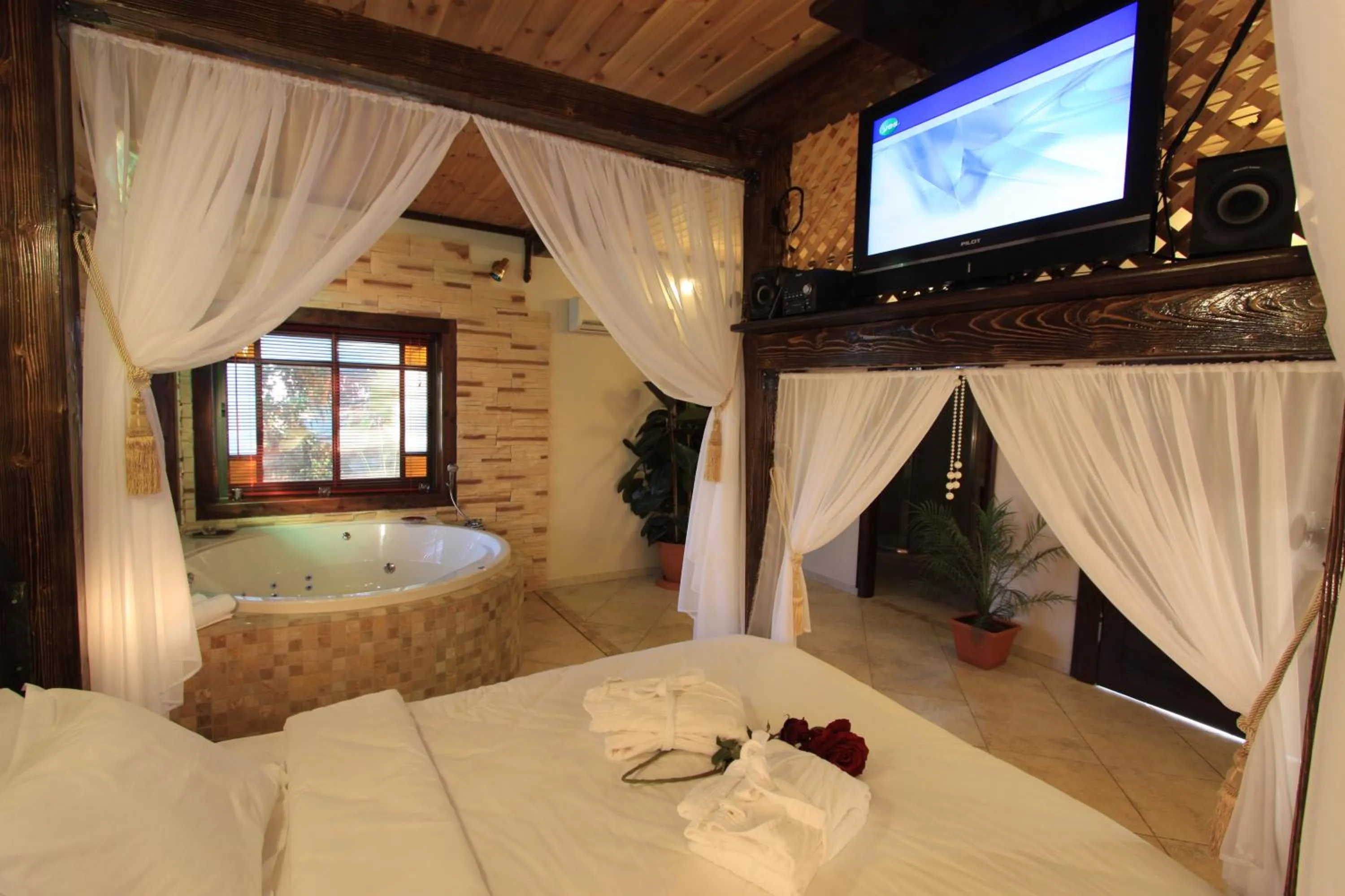 Bed in The Pearl of the Golan - Pnina BaGolan