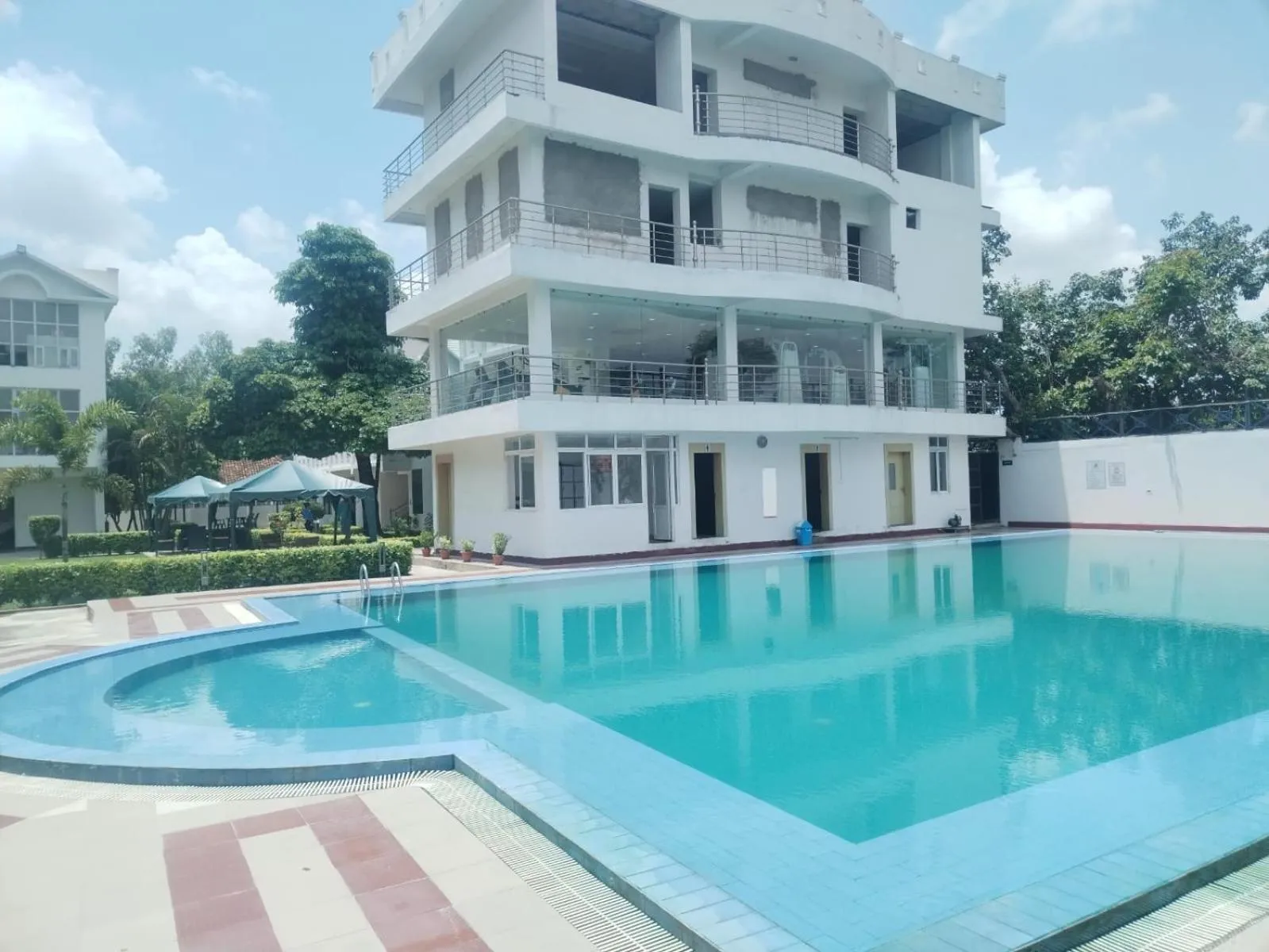 Property building in Hotel Starlight