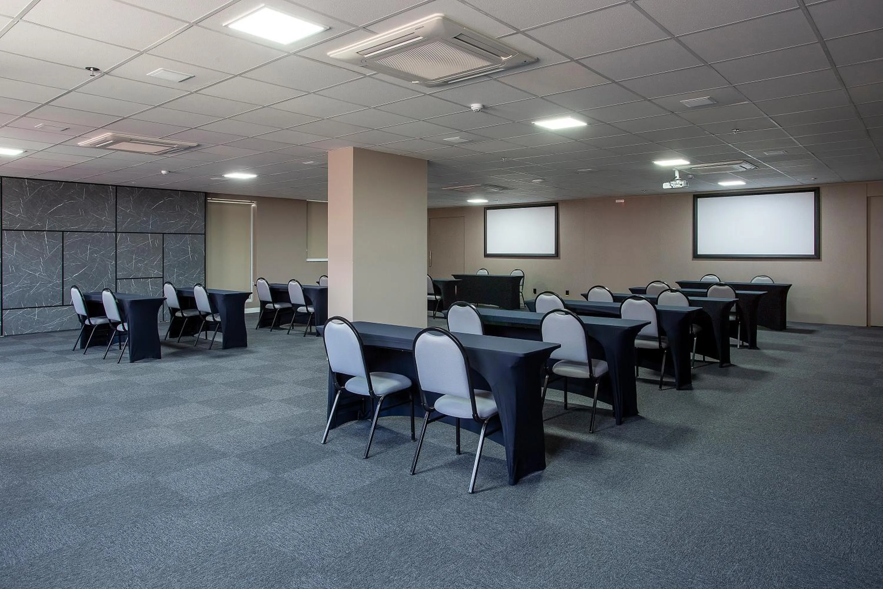 Meeting/conference room in Nacional Inn Rondonópolis