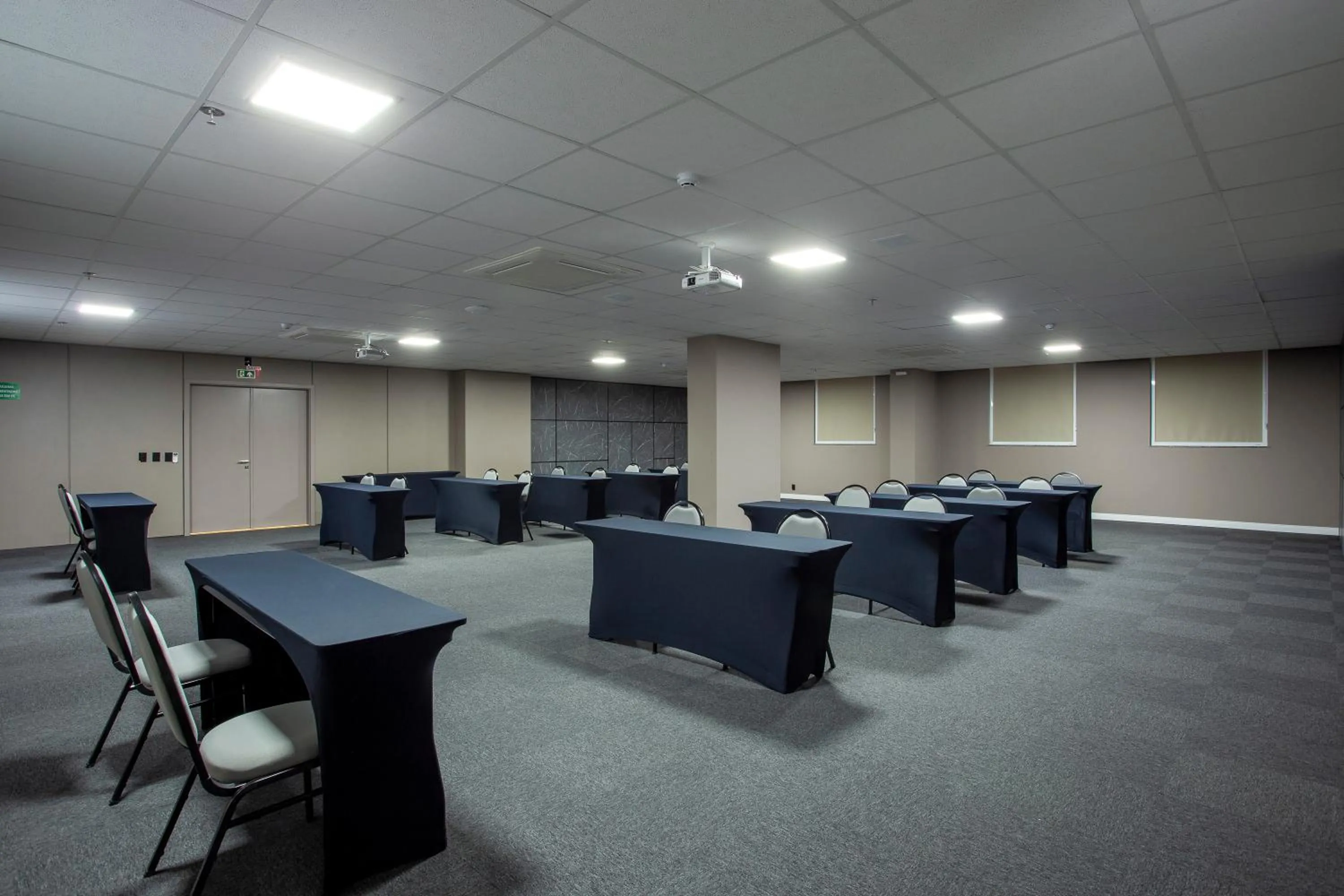 Meeting/conference room in Nacional Inn Rondonópolis