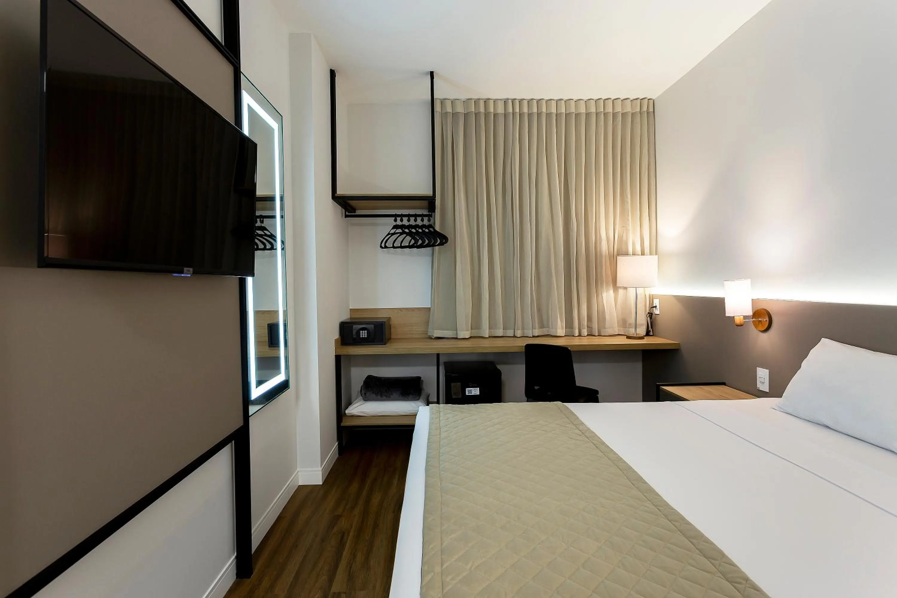 TV and multimedia, Bed in Nacional Inn Rondonópolis