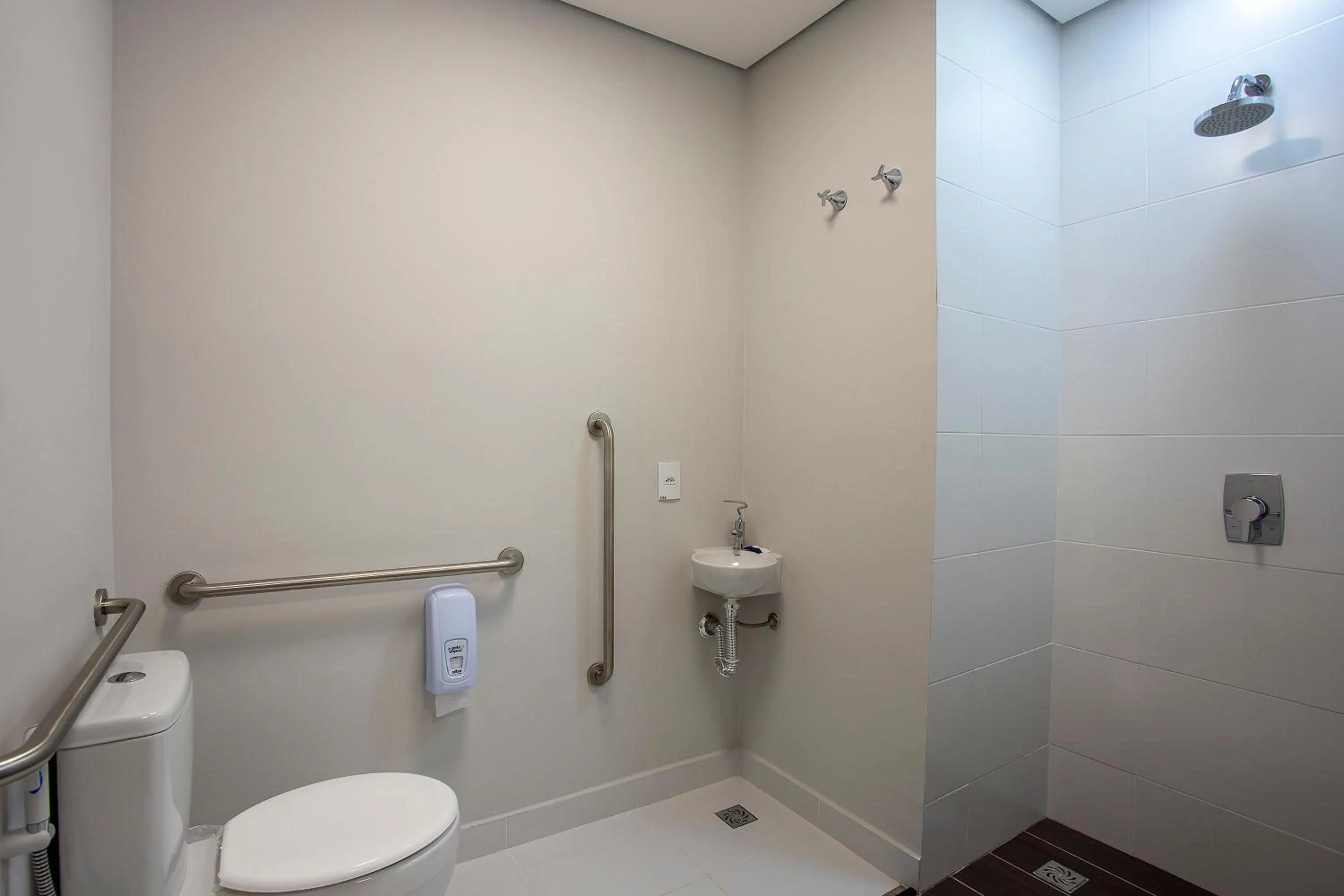 Toilet in Nacional Inn Rondonópolis