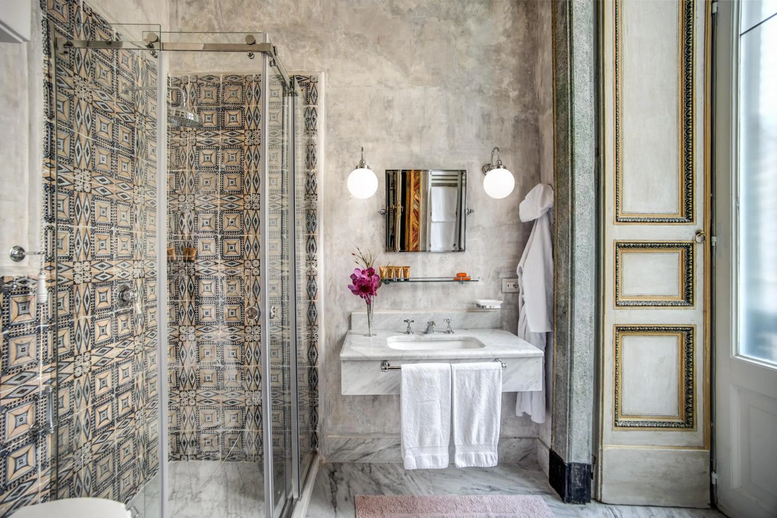Shower in Palazzo Doria Napoli