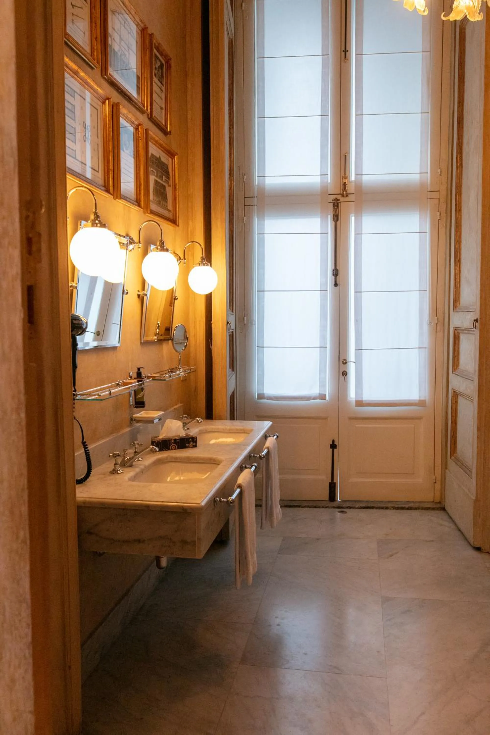 Bathroom in Palazzo Doria Napoli