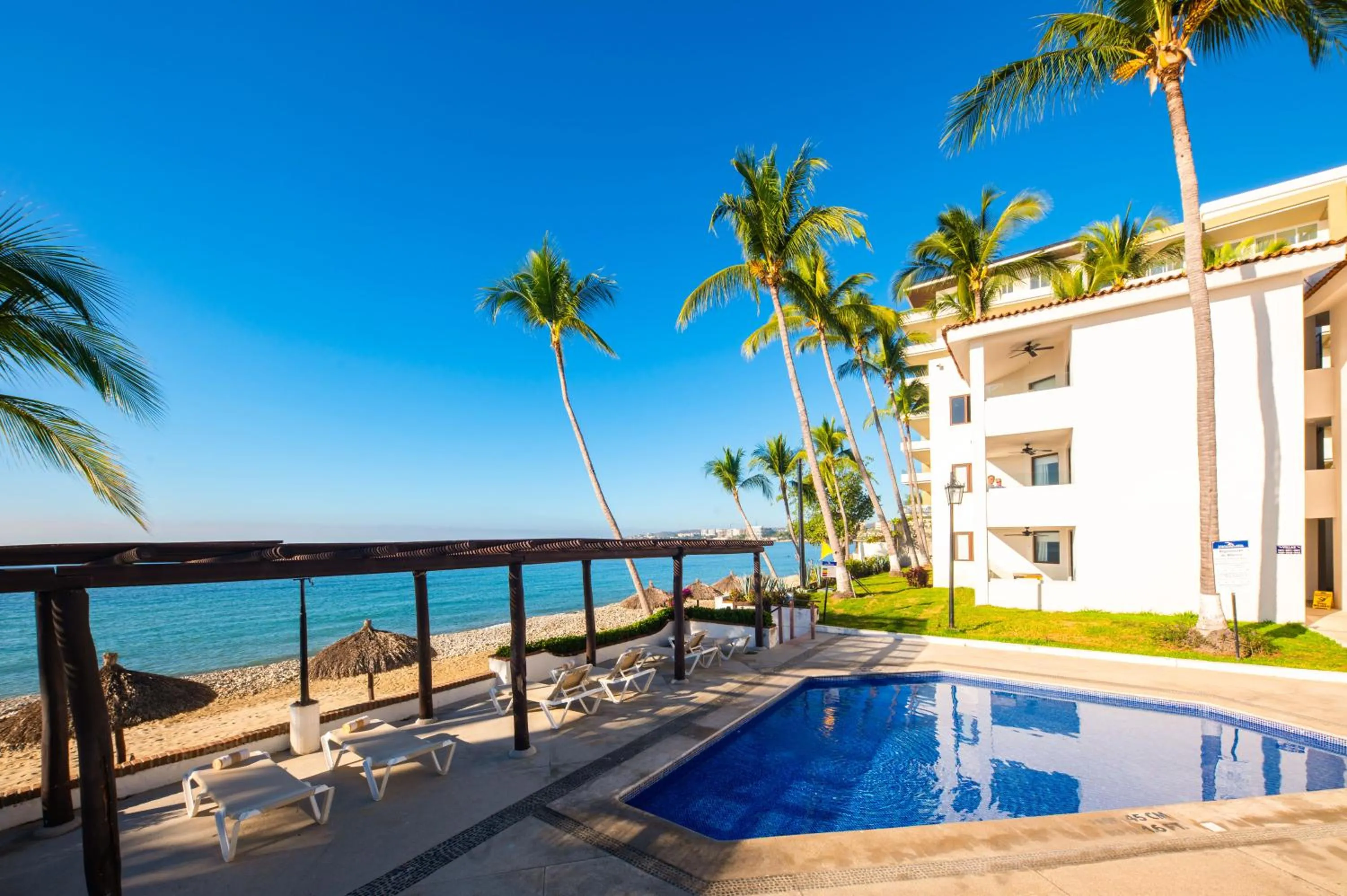 Swimming pool in Vista Vallarta All Suites On The Beach