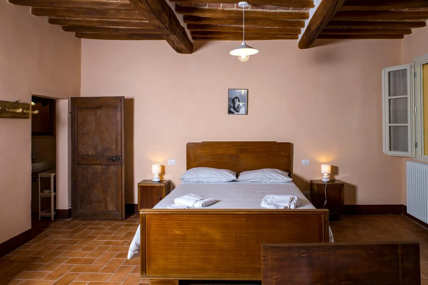 Photo of the whole room, Bed in In Collegiata