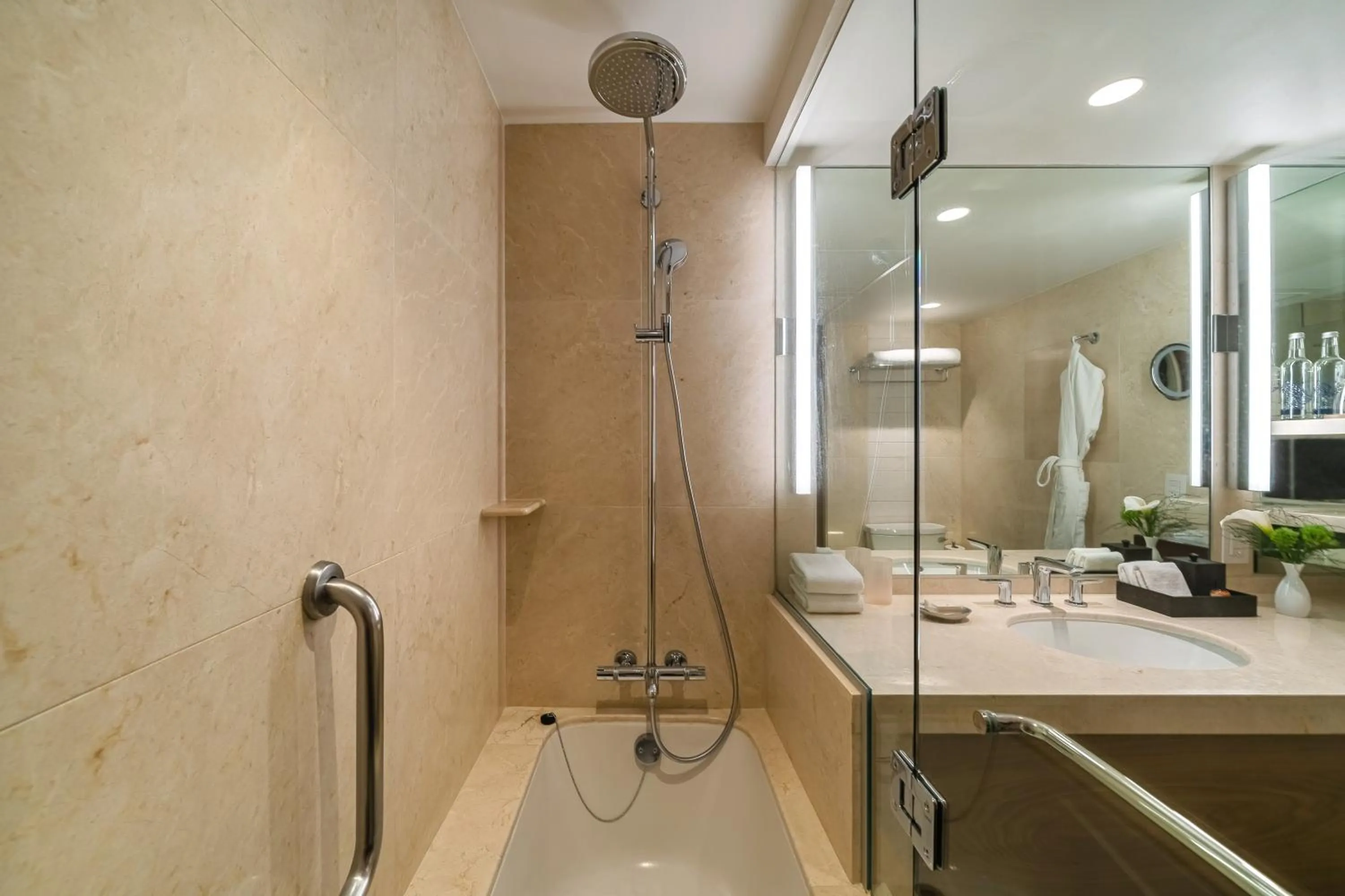 Bath in Hyatt Regency Mexico City