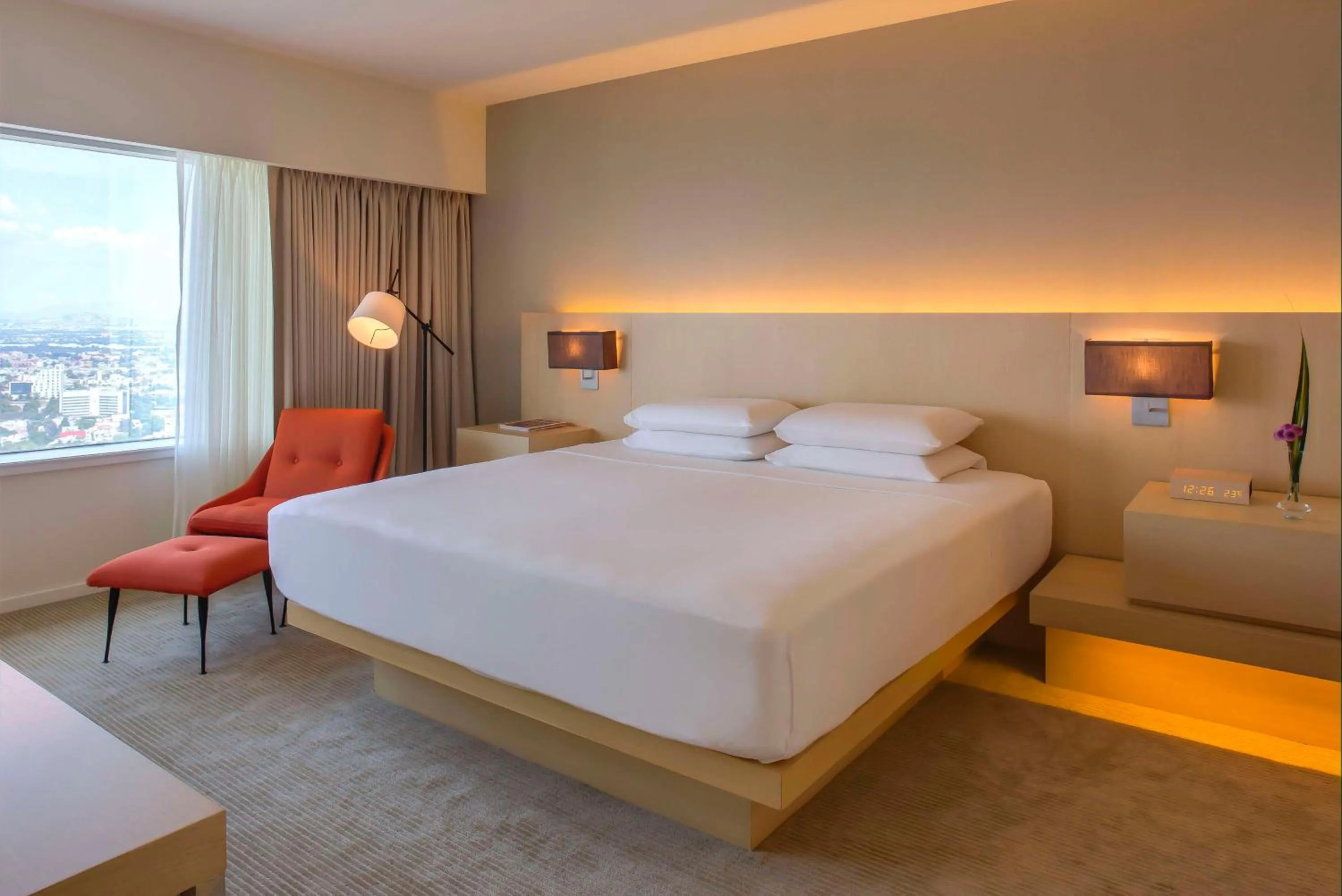Photo of the whole room, Bed in Hyatt Regency Mexico City