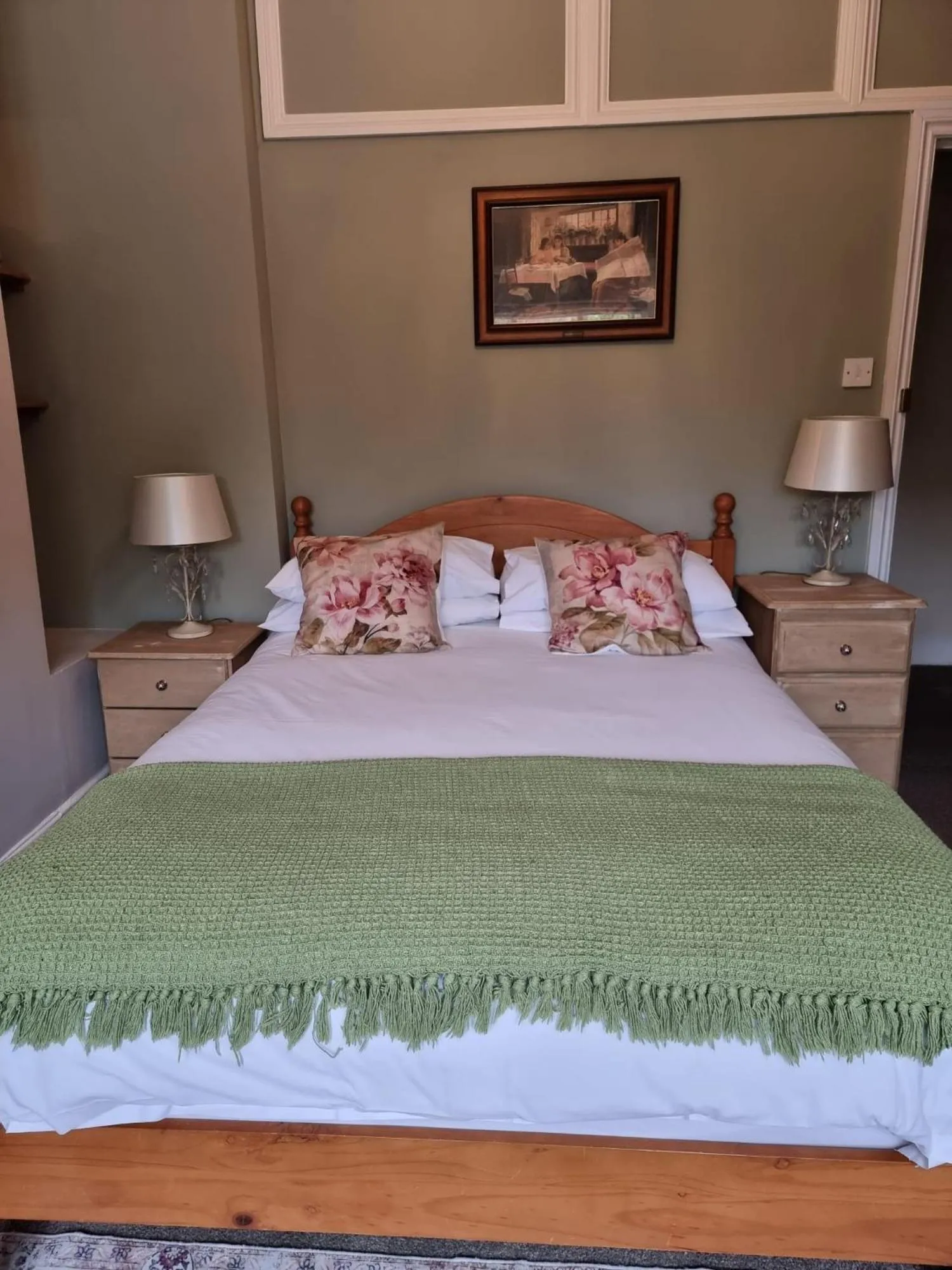 Bed in The Three Horseshoes East Worldham