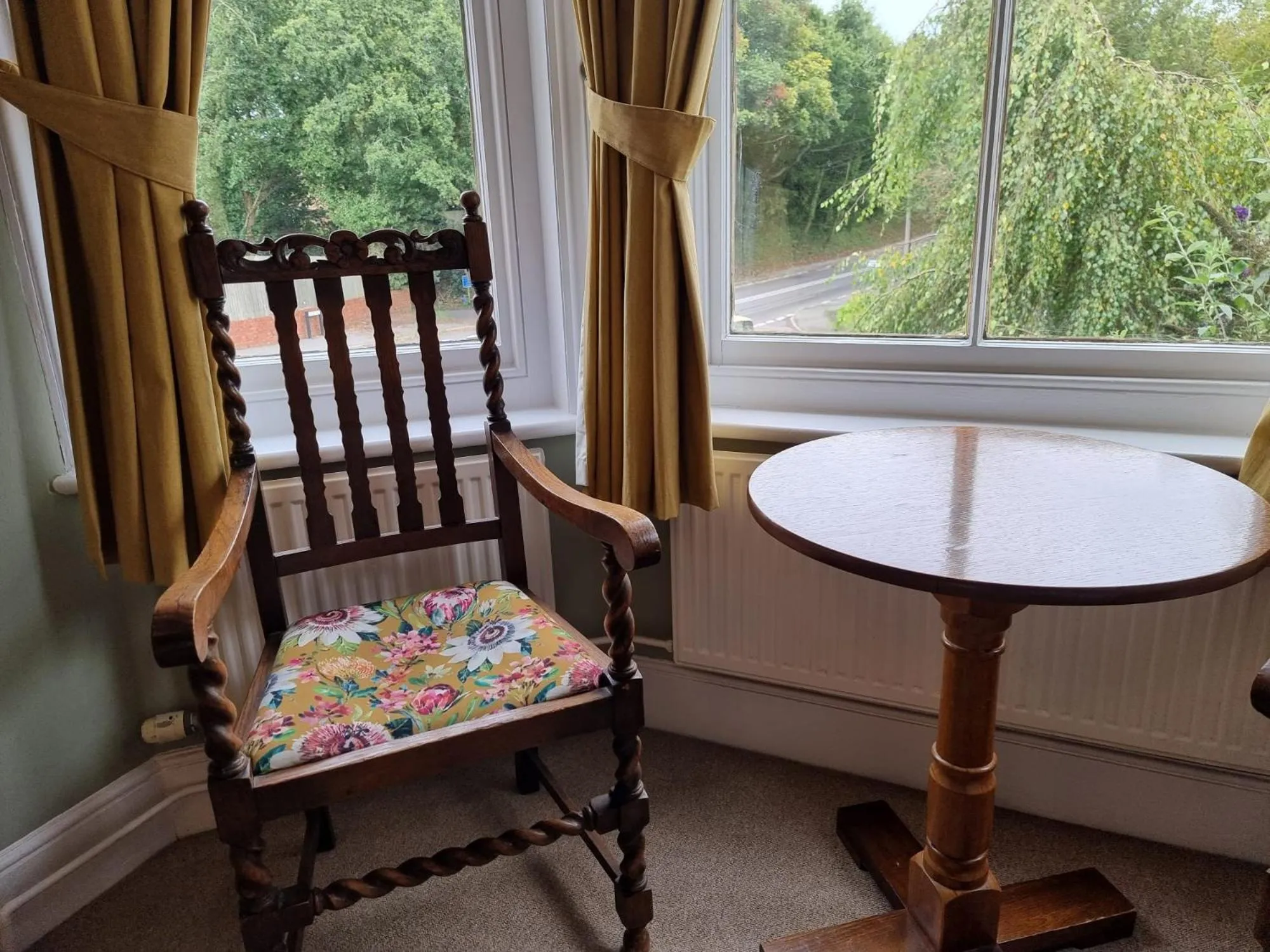 Seating area in The Three Horseshoes East Worldham