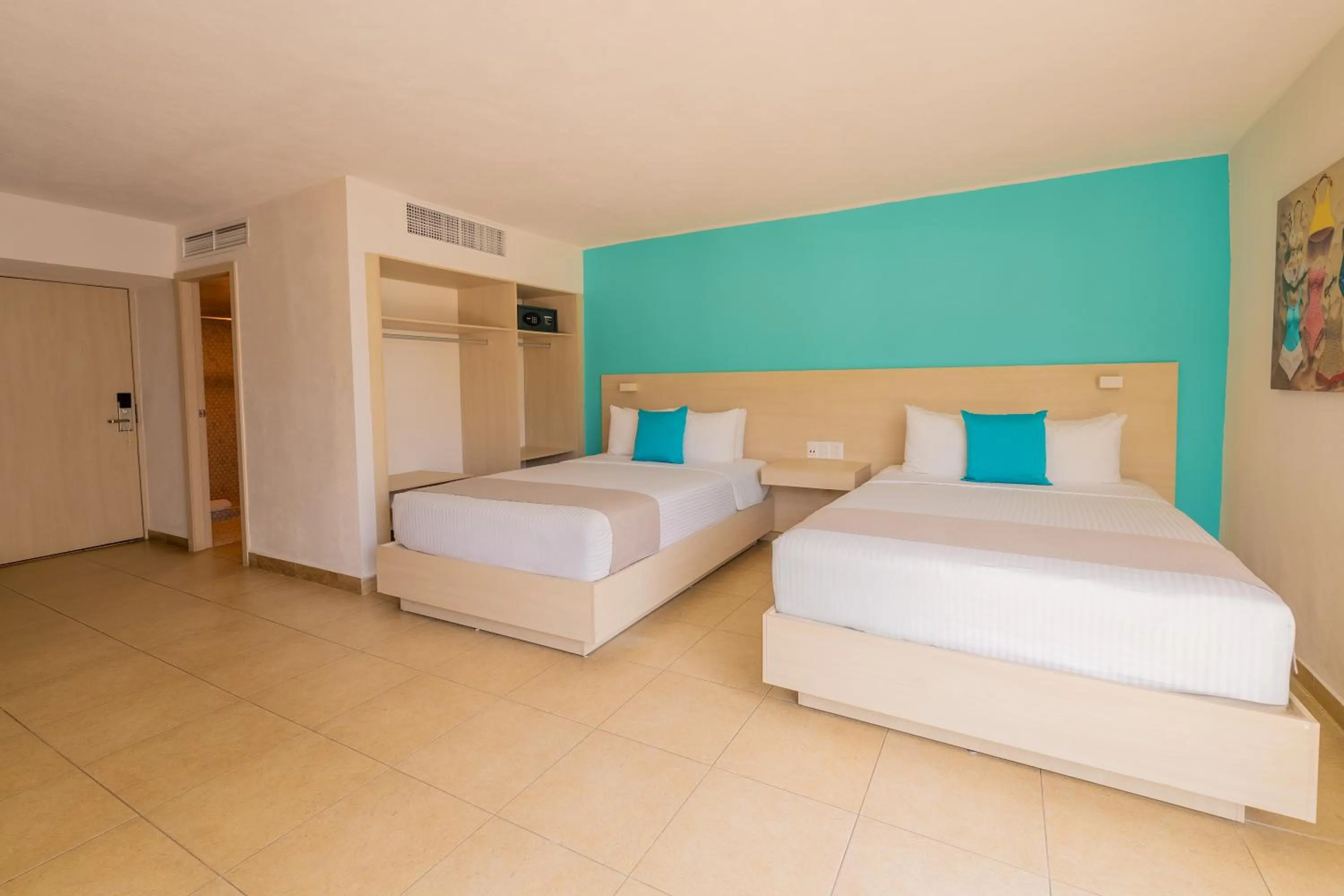 Bed in Hotel Amares Acapulco