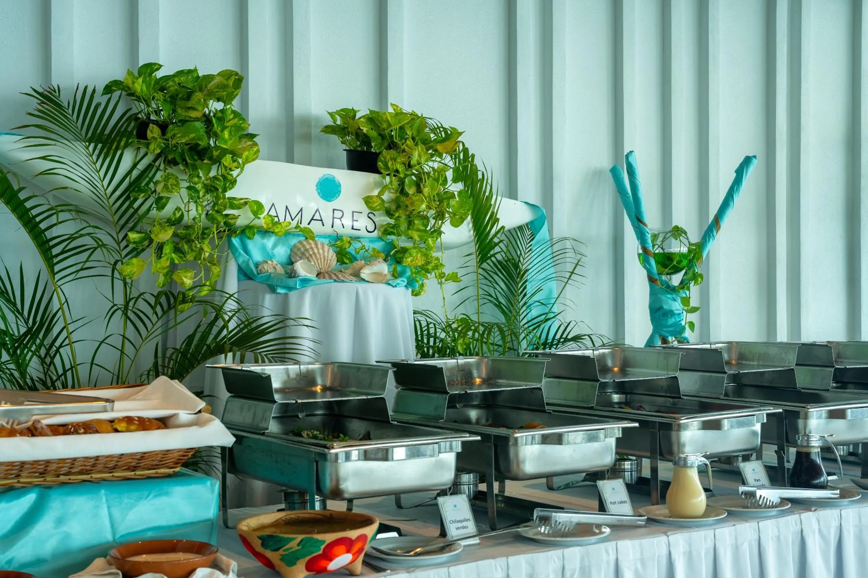 Buffet breakfast in Hotel Amares Acapulco