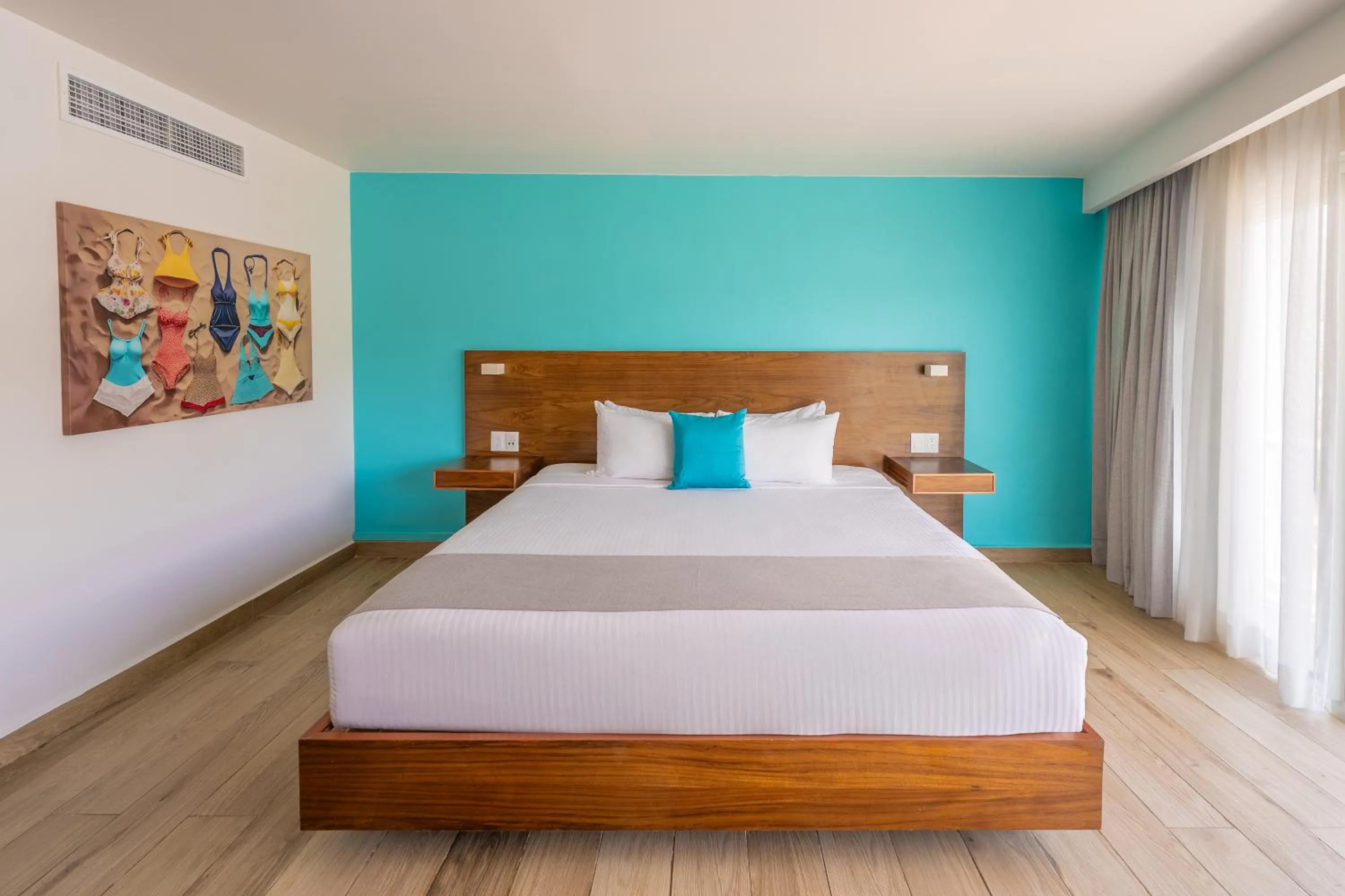 Bed in Hotel Amares Acapulco