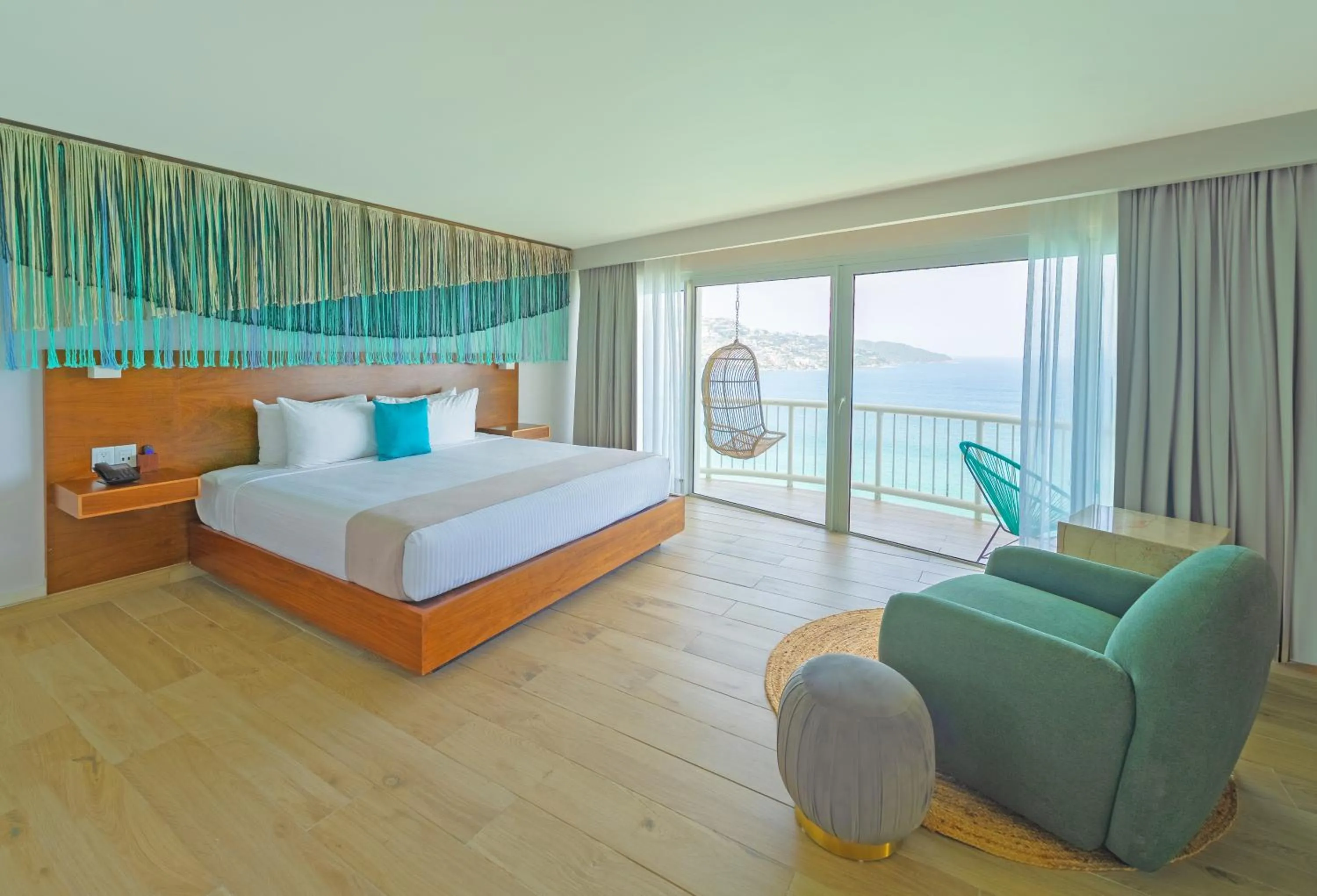 Bed in Hotel Amares Acapulco