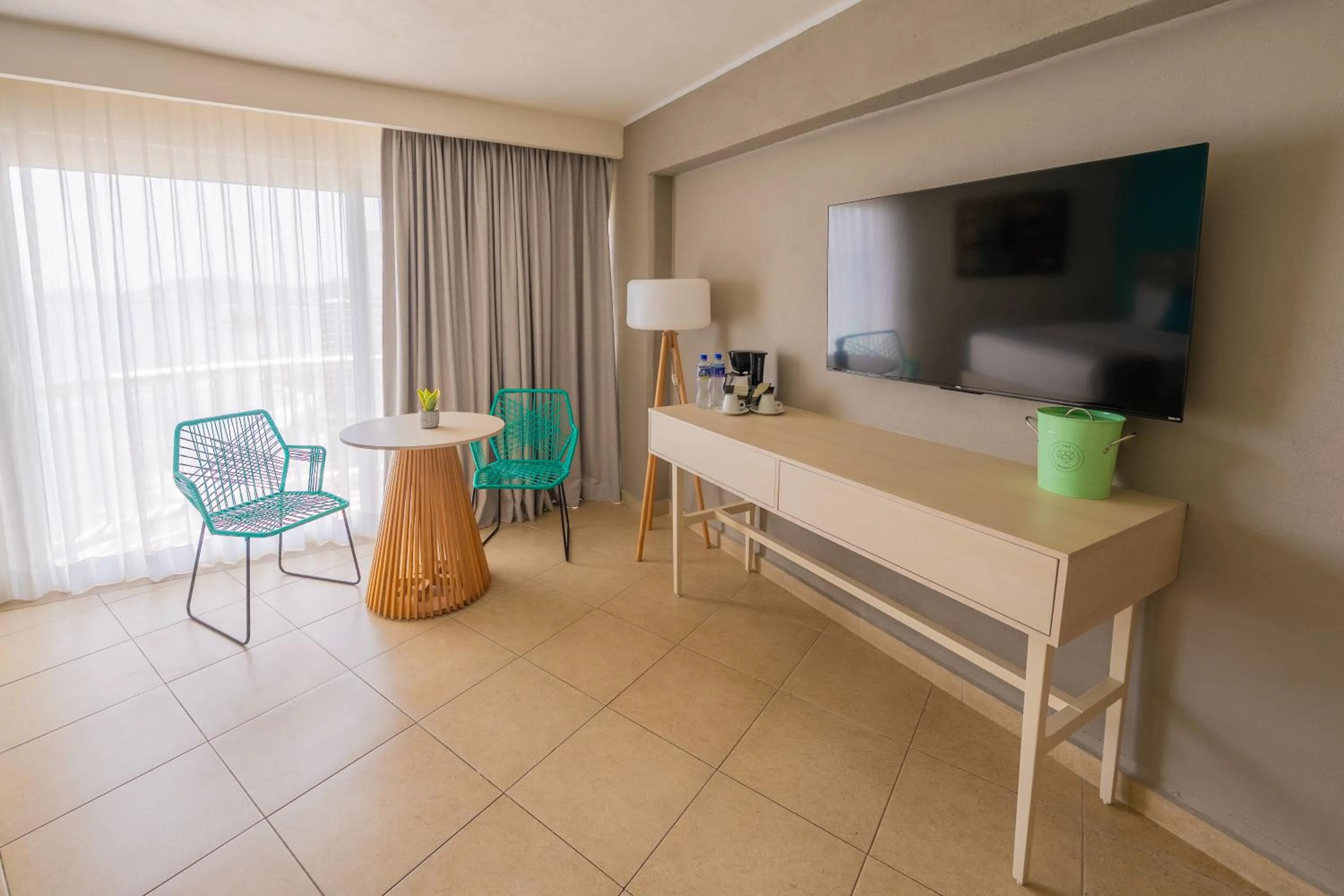 TV and multimedia in Hotel Amares Acapulco