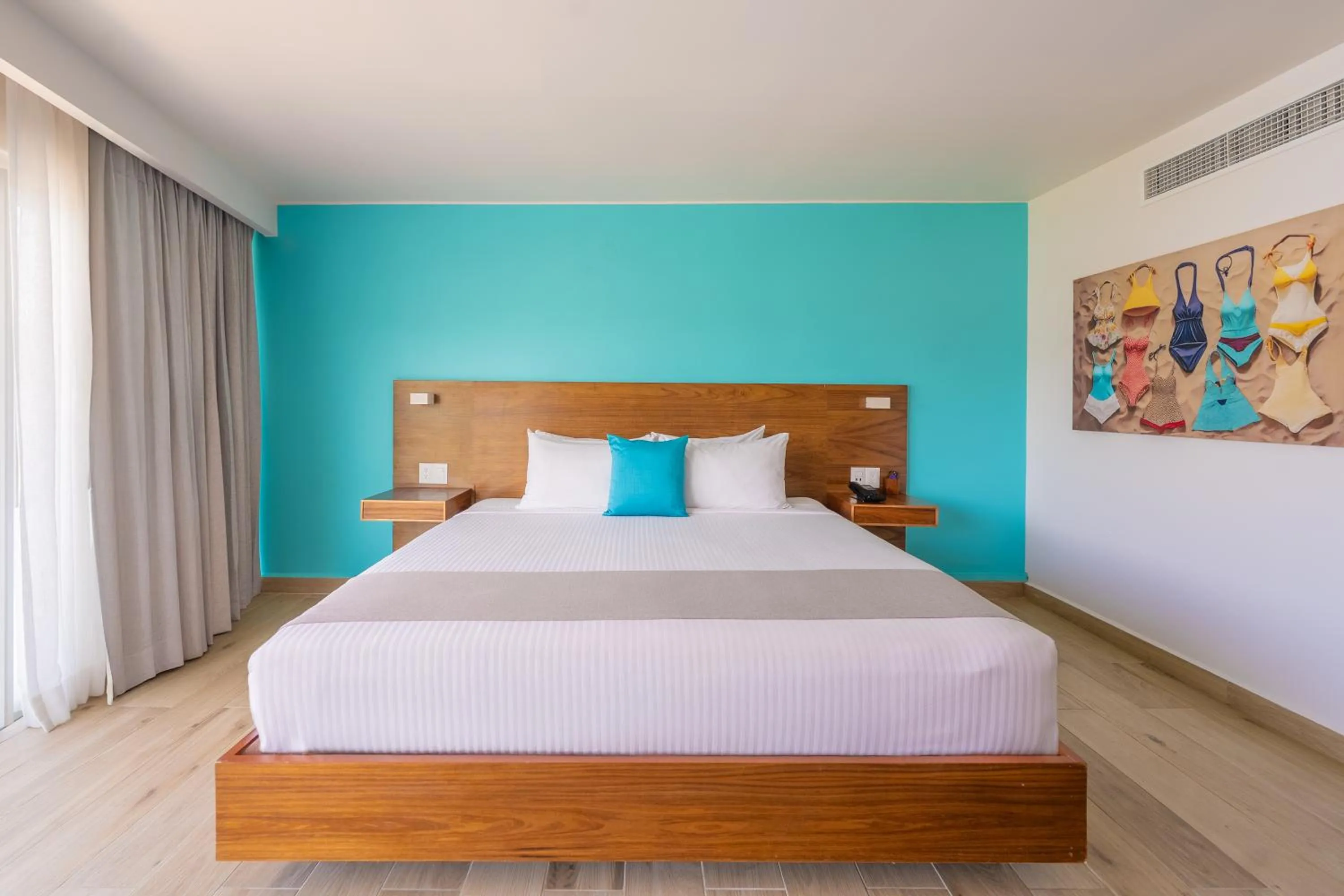 Bed in Hotel Amares Acapulco