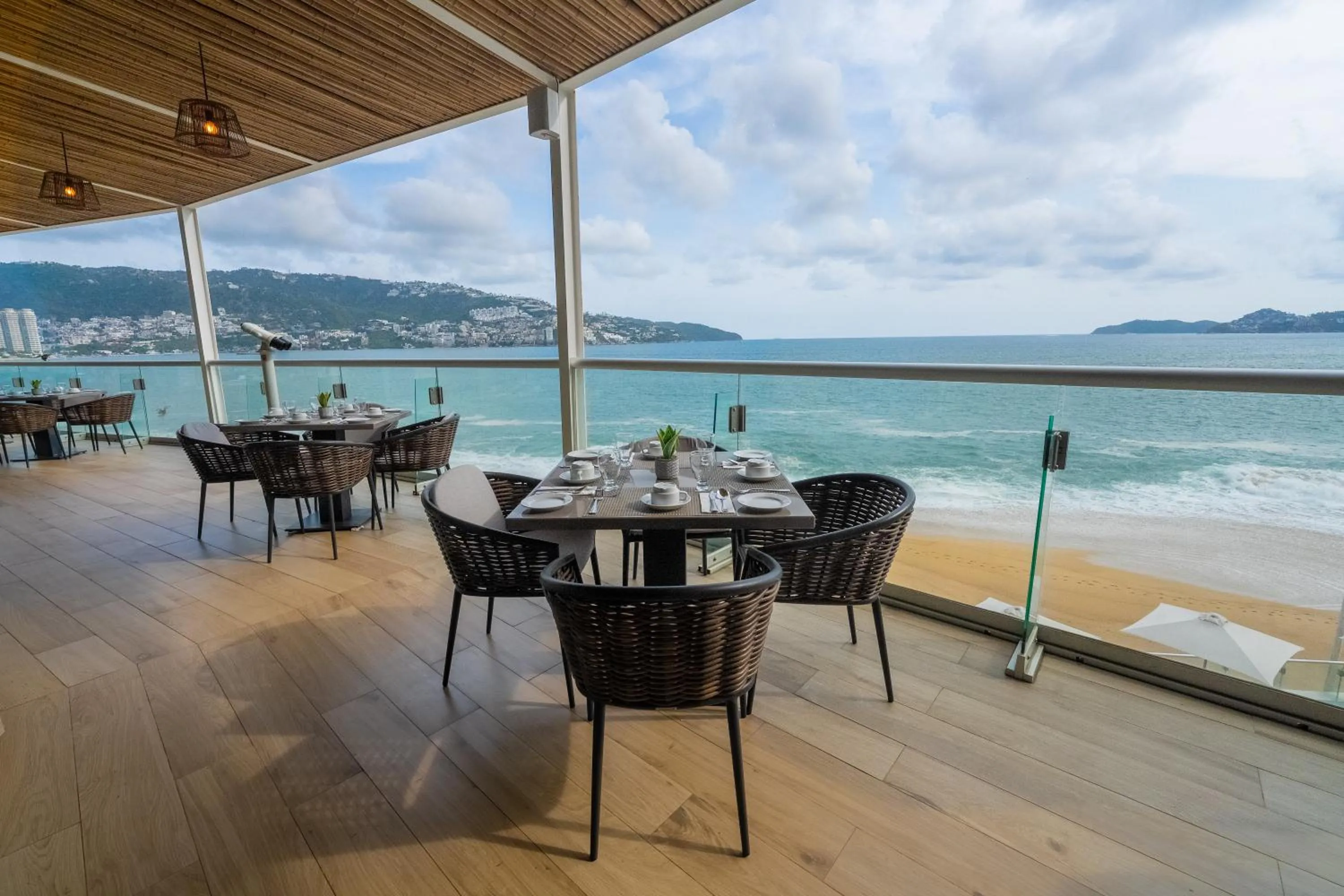 Restaurant/places to eat in Hotel Amares Acapulco