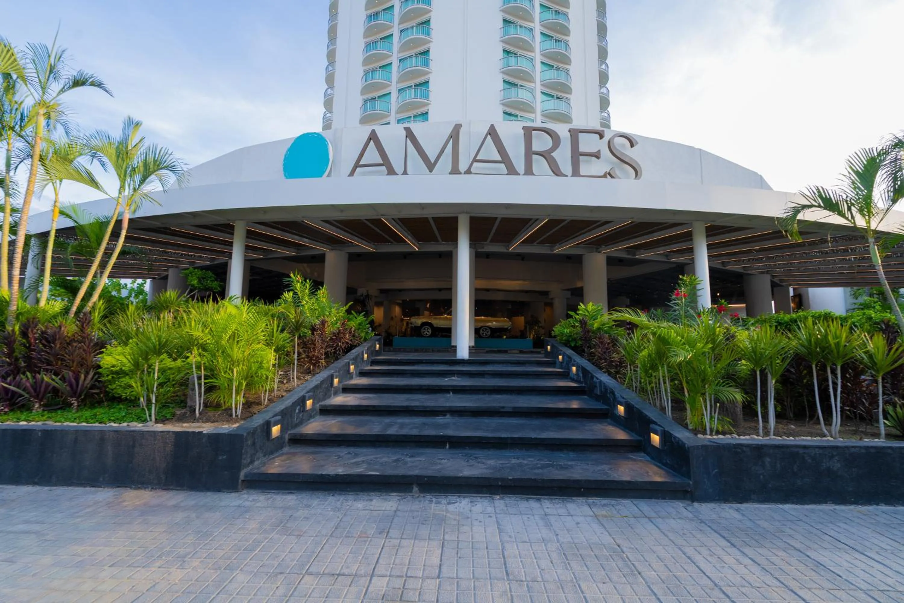 Facade/entrance in Hotel Amares Acapulco