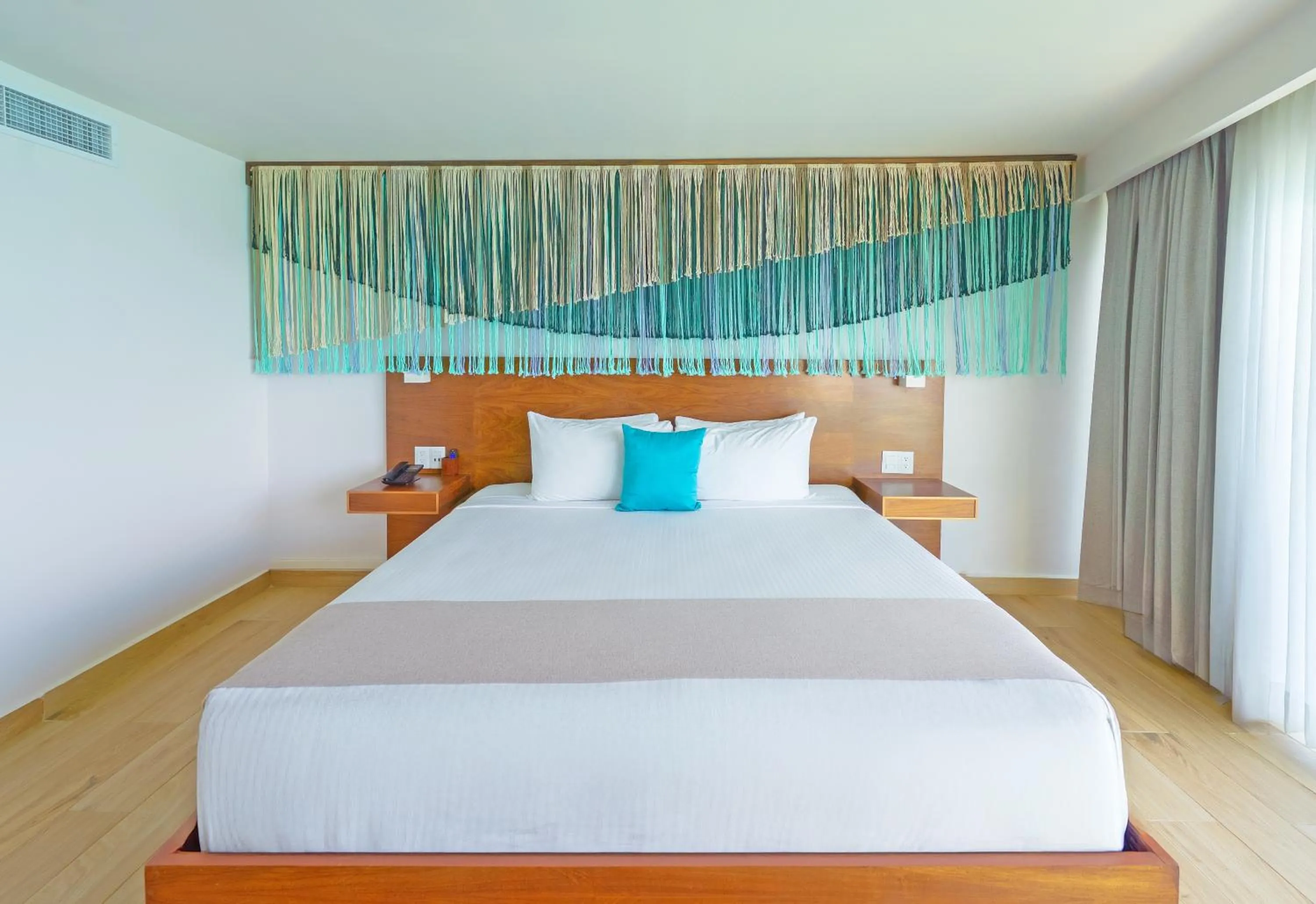 Bed in Hotel Amares Acapulco