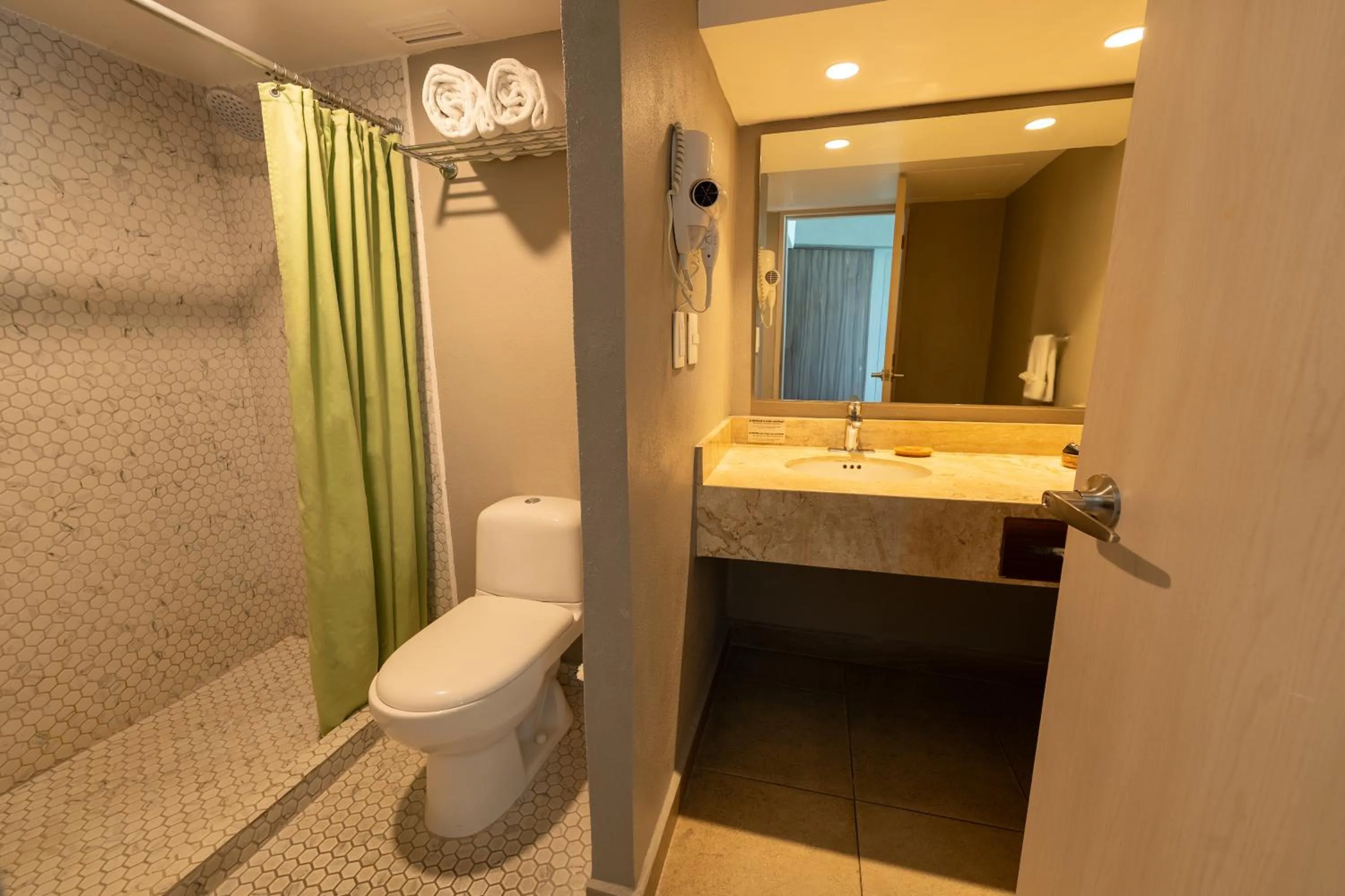 Shower in Hotel Amares Acapulco