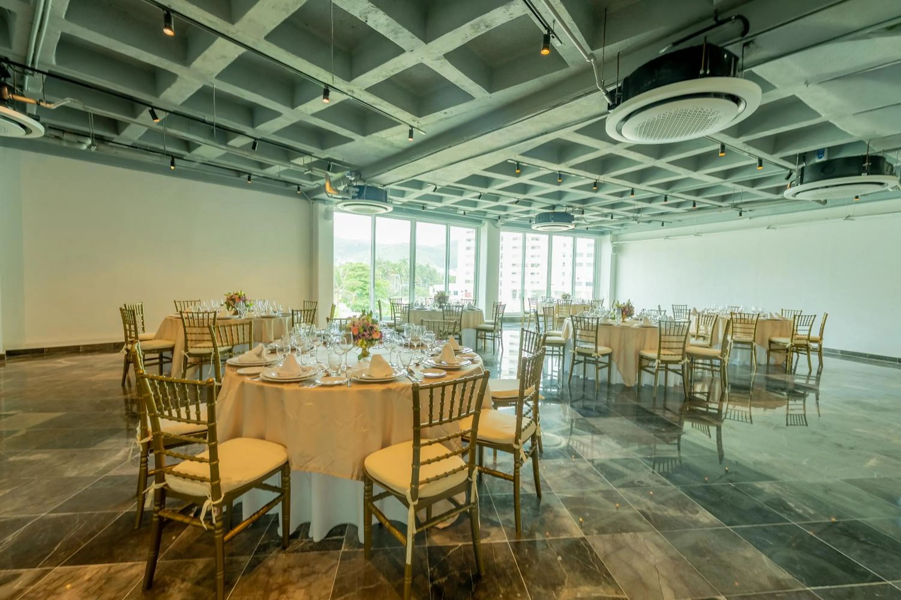 Banquet/Function facilities in Hotel Amares Acapulco