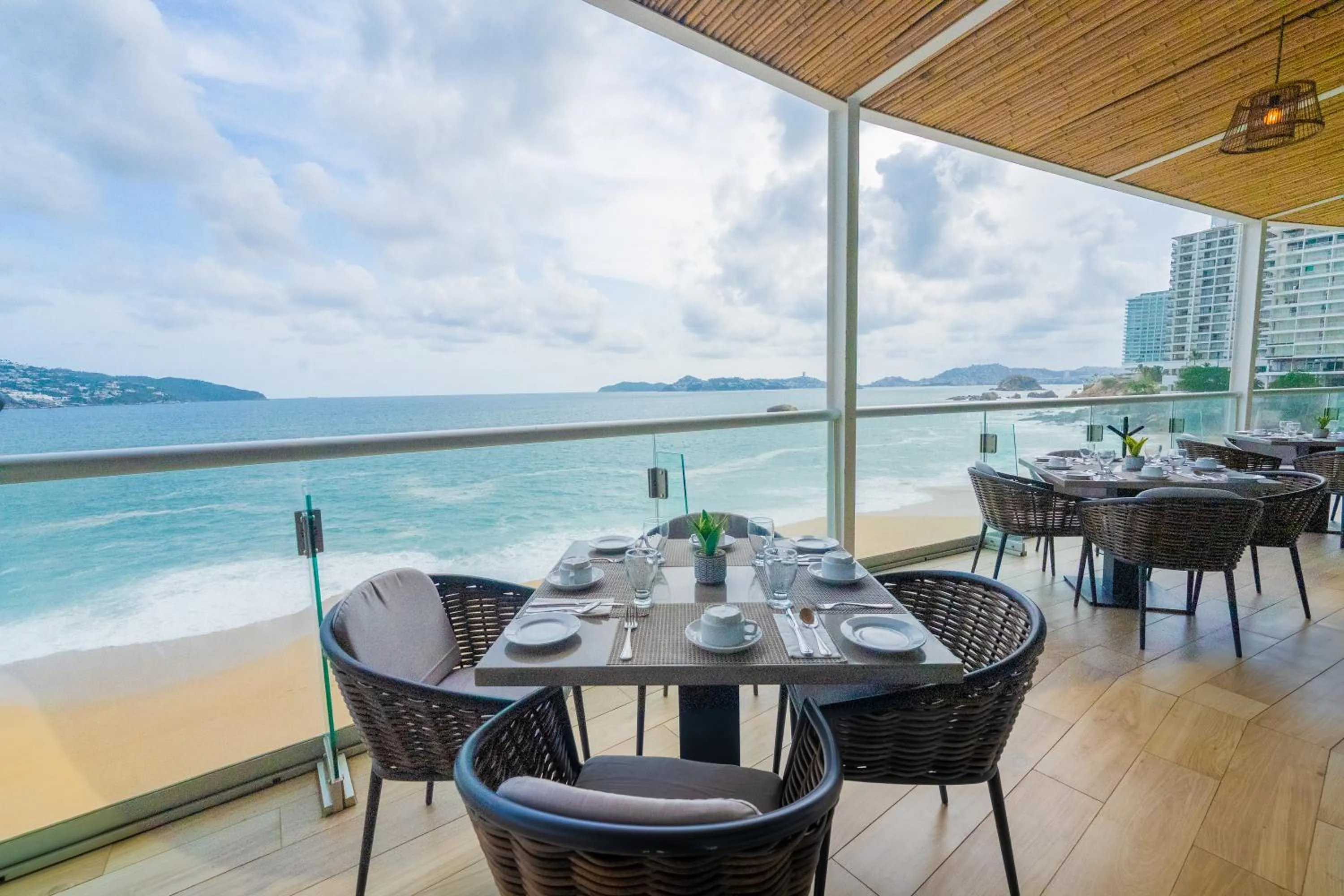 Restaurant/places to eat in Hotel Amares Acapulco