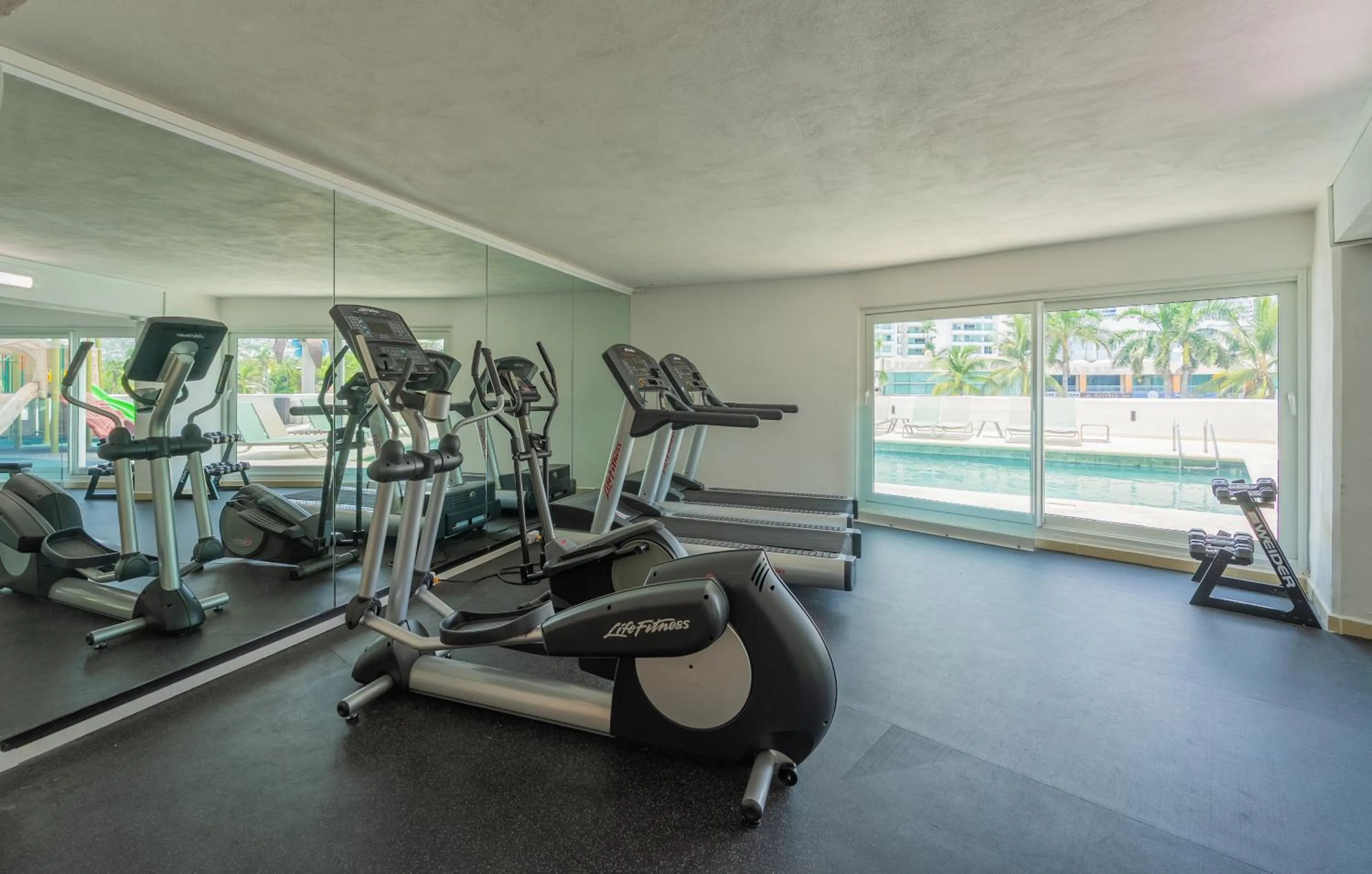 Fitness centre/facilities in Hotel Amares Acapulco
