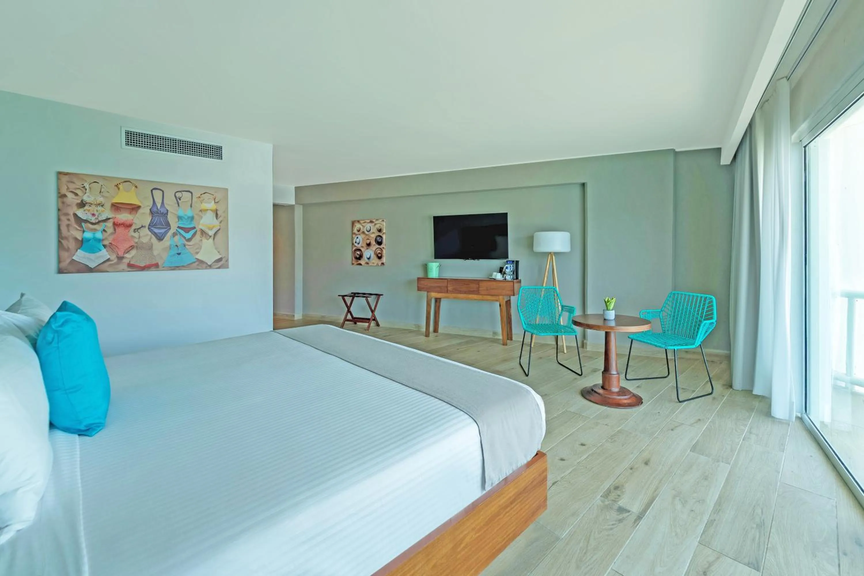 Bed in Hotel Amares Acapulco