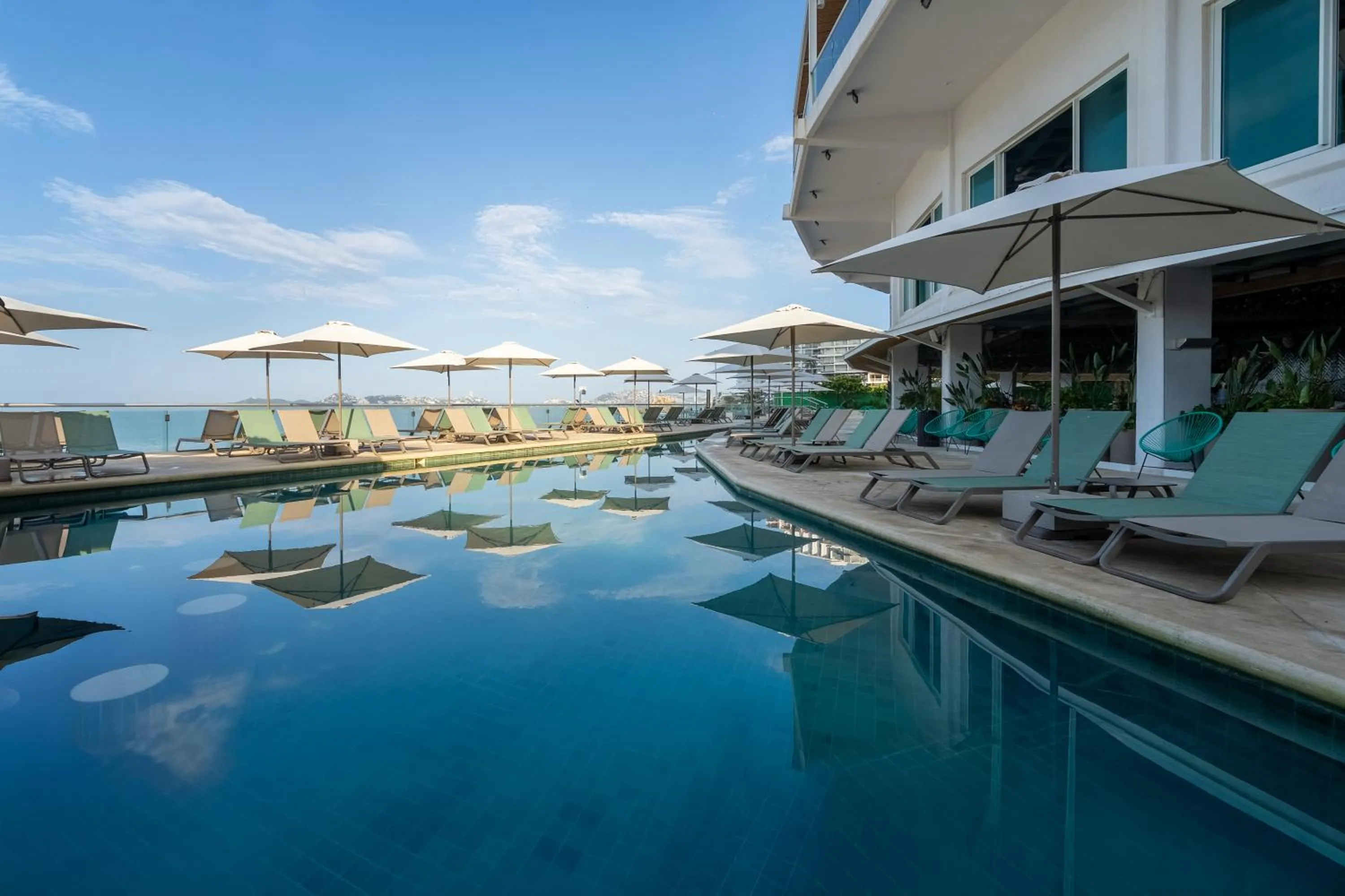 Day in Hotel Amares Acapulco