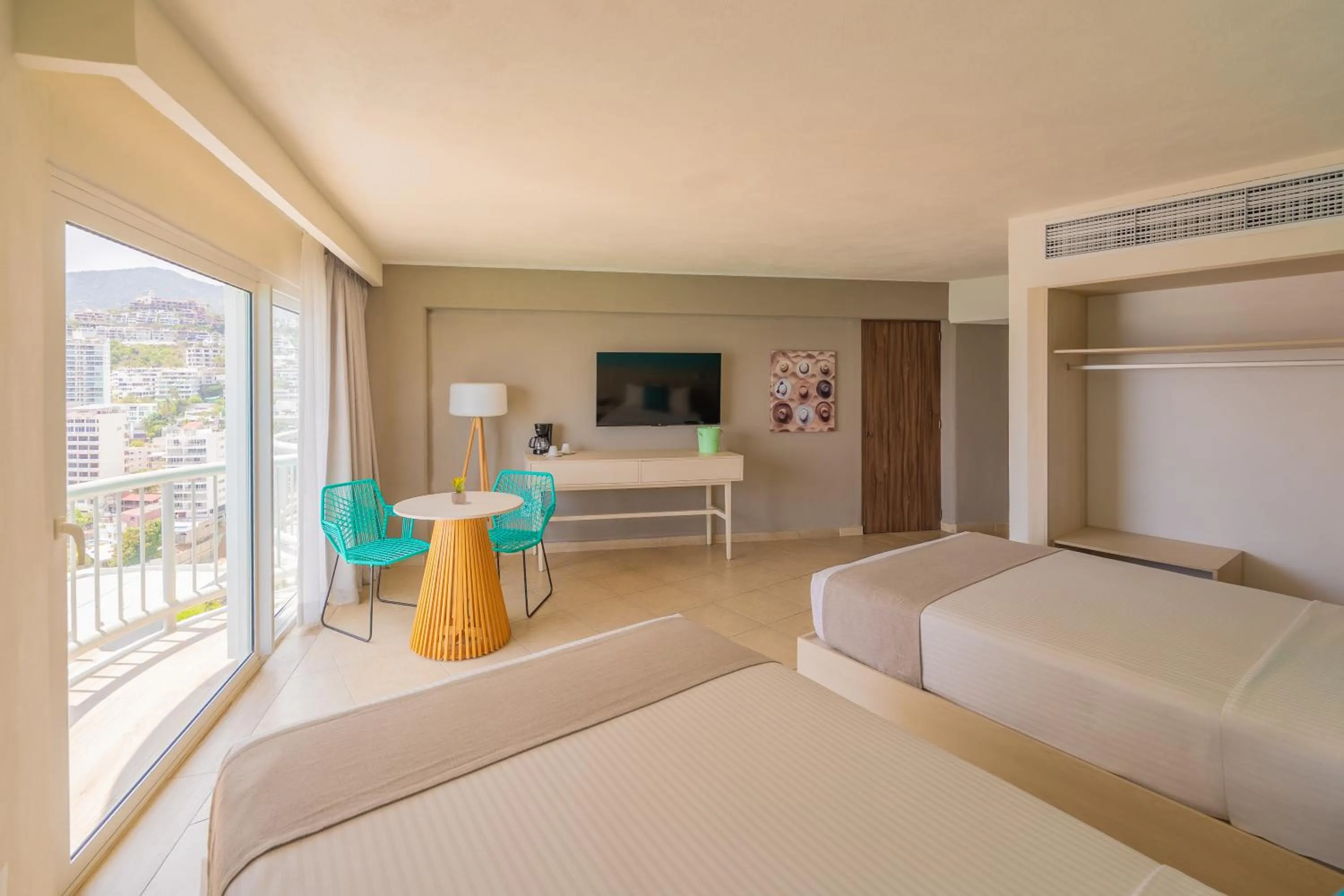 Bed in Hotel Amares Acapulco