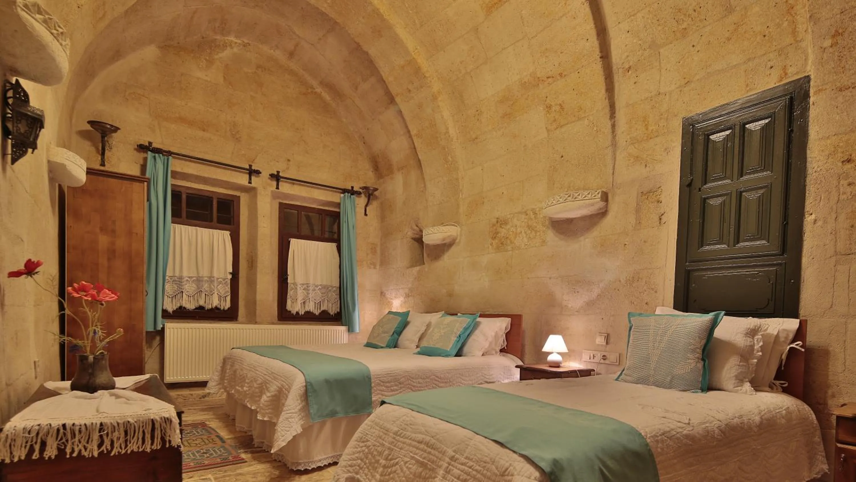 Bedroom, Bed in Heaven Cave House - Razziya Evi