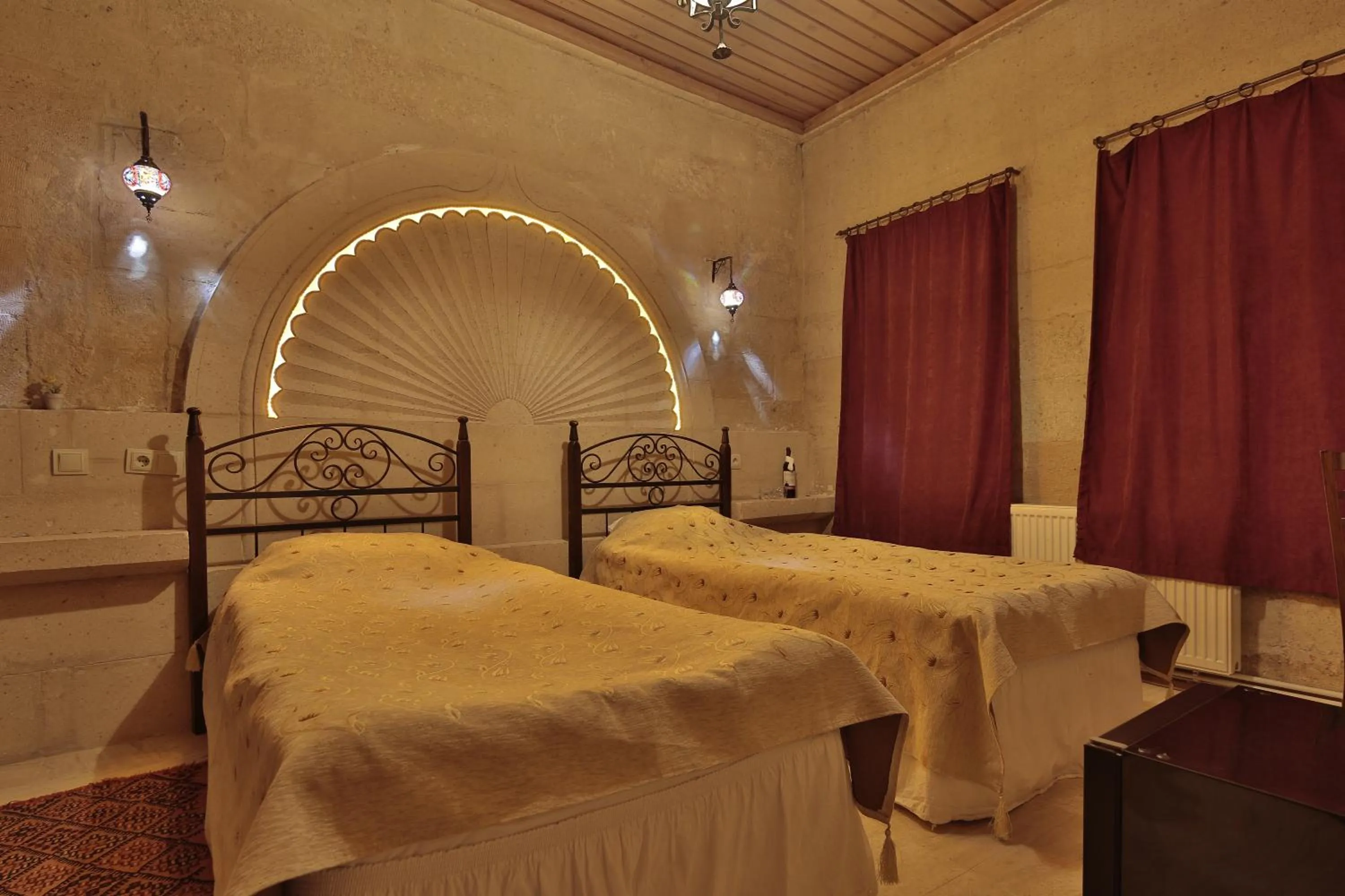 Photo of the whole room, Bed in Heaven Cave House - Razziya Evi