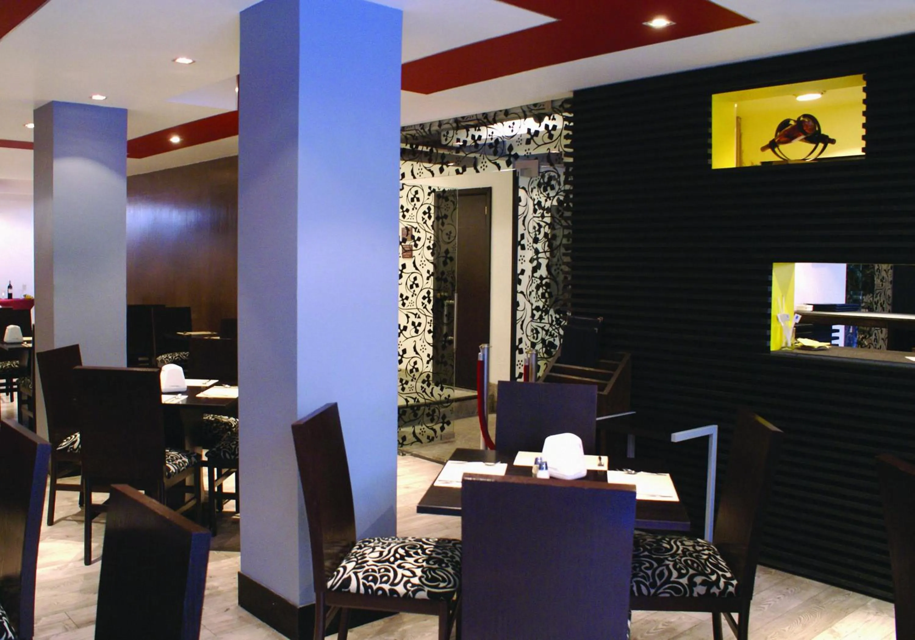 Restaurant/places to eat in Hotel Regente