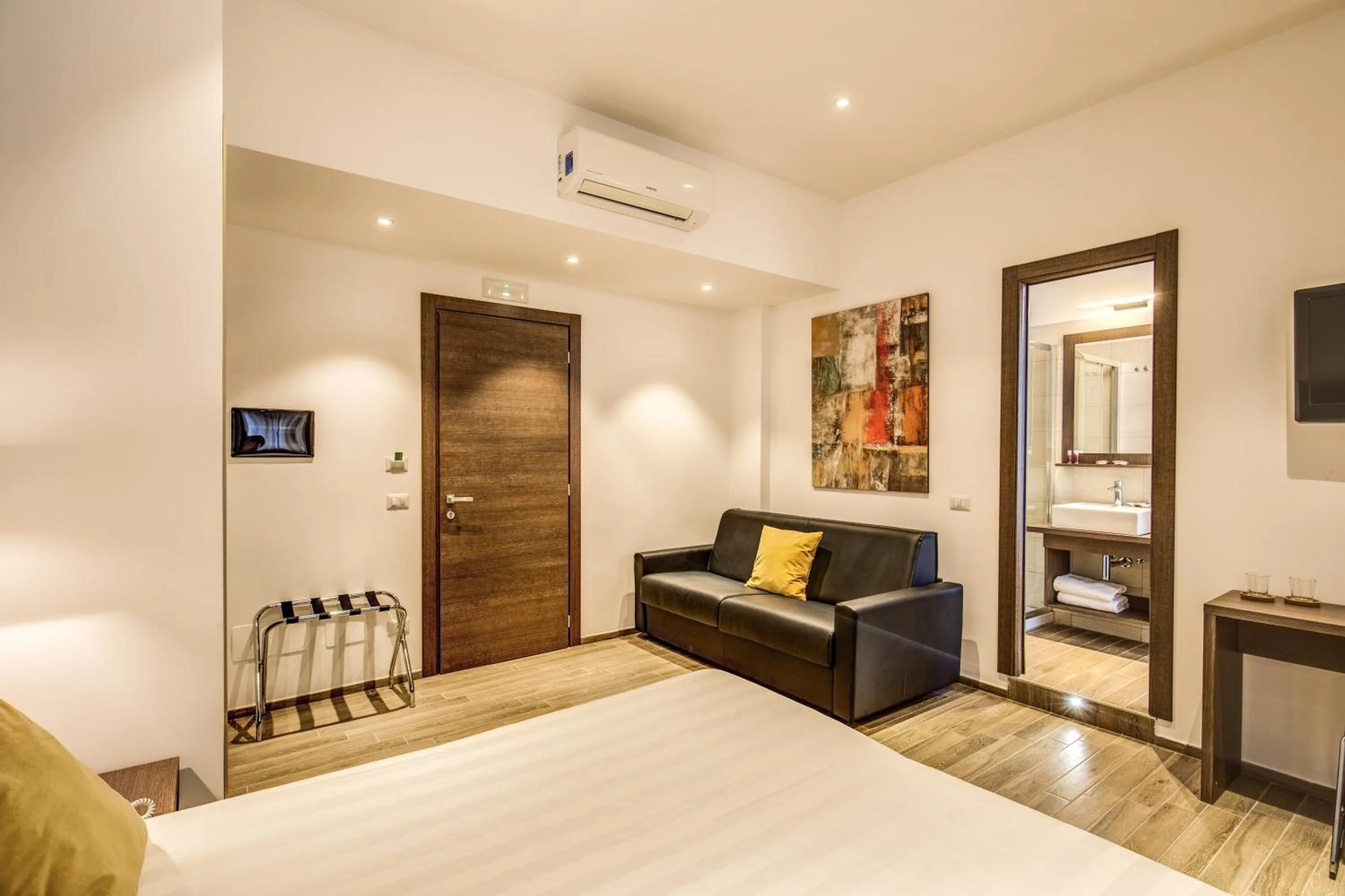 Photo of the whole room, Bed in House Garden