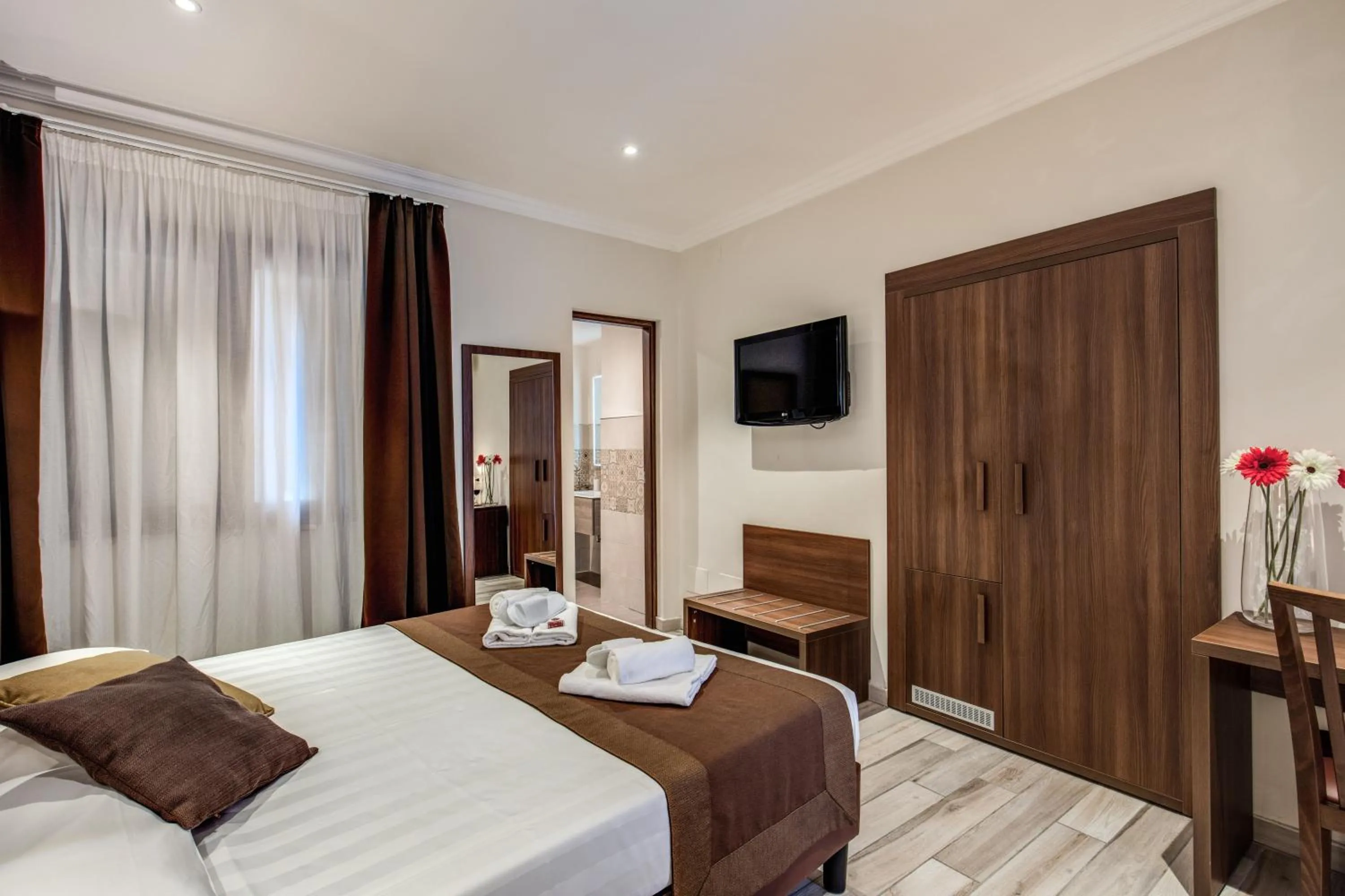 Photo of the whole room, Bed in House Garden