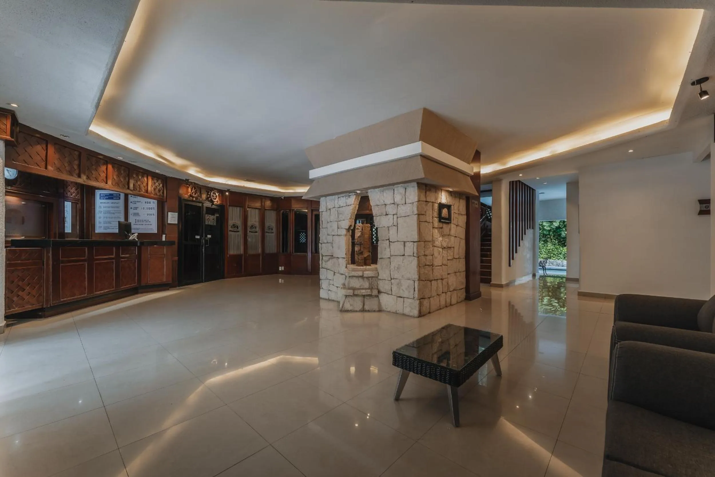 Lobby or reception in Hotel Plaza Kokai Cancún