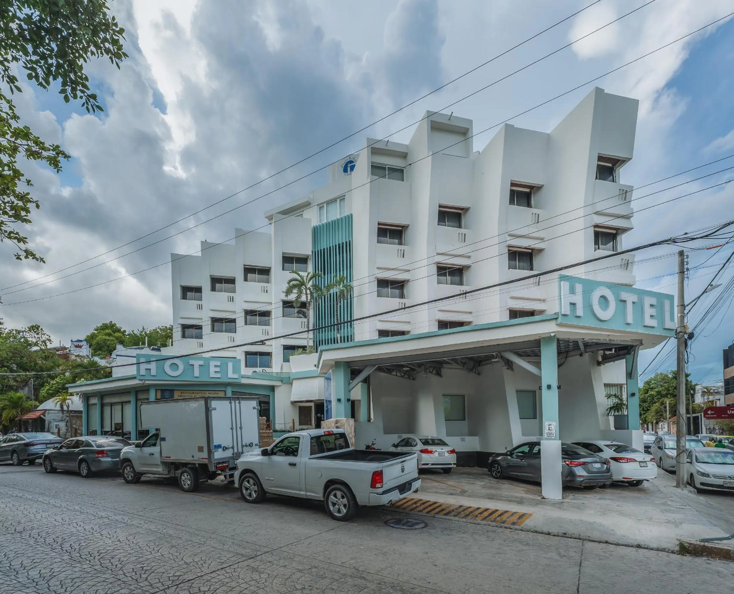 Facade/entrance in Hotel Plaza Kokai Cancún
