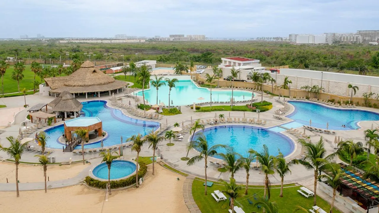 Swimming pool in Palacio Mundo Imperial Riviera Diamante Acapulco