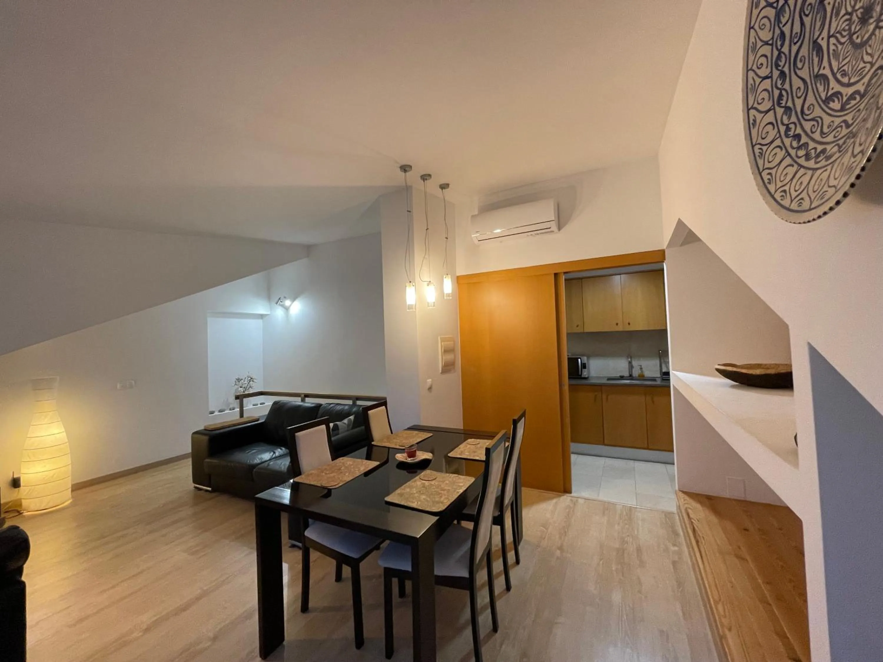 Dinner in Born To Stay In Milfontes