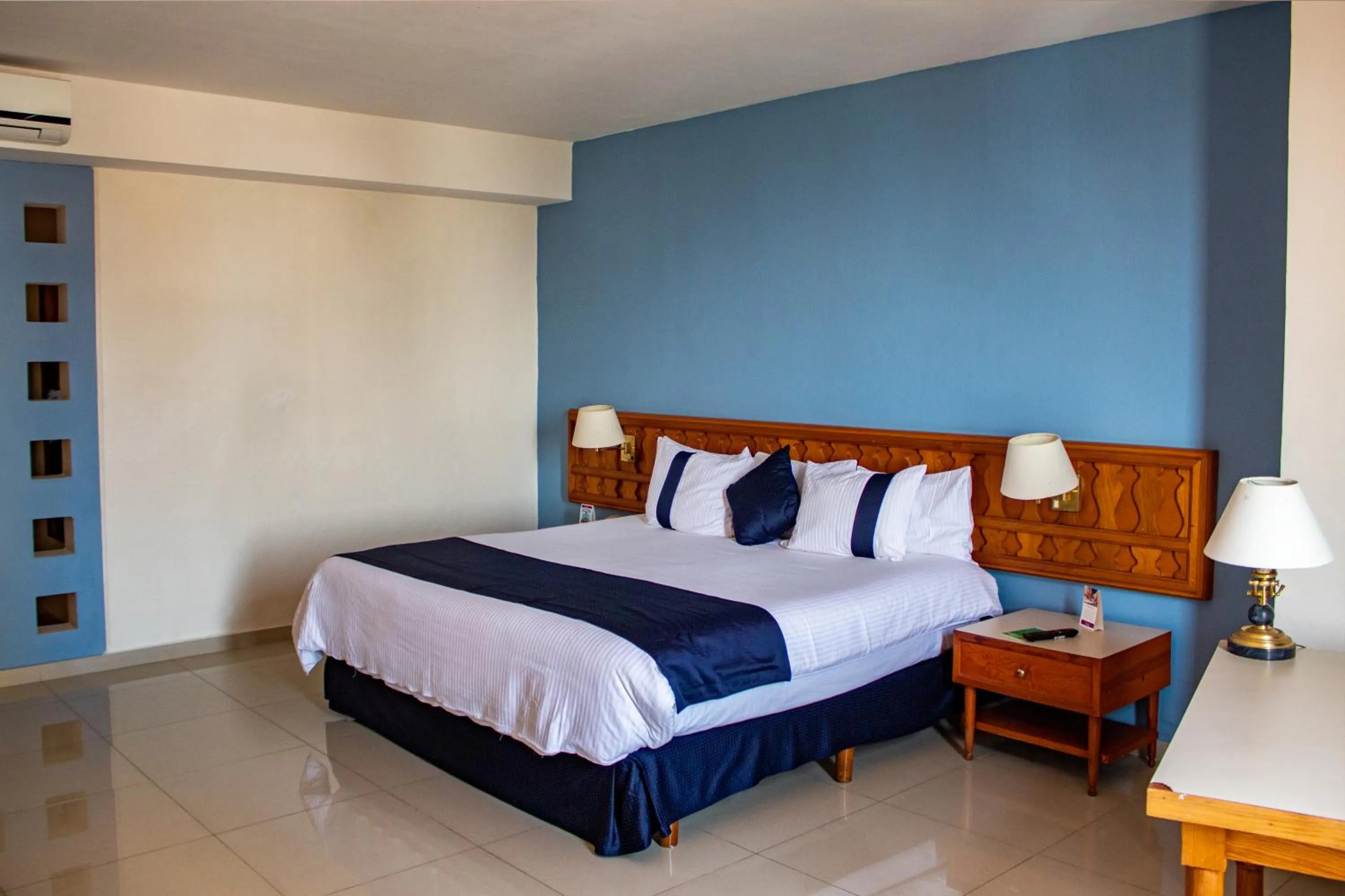 Photo of the whole room in Mision Guadalajara Centro Historico