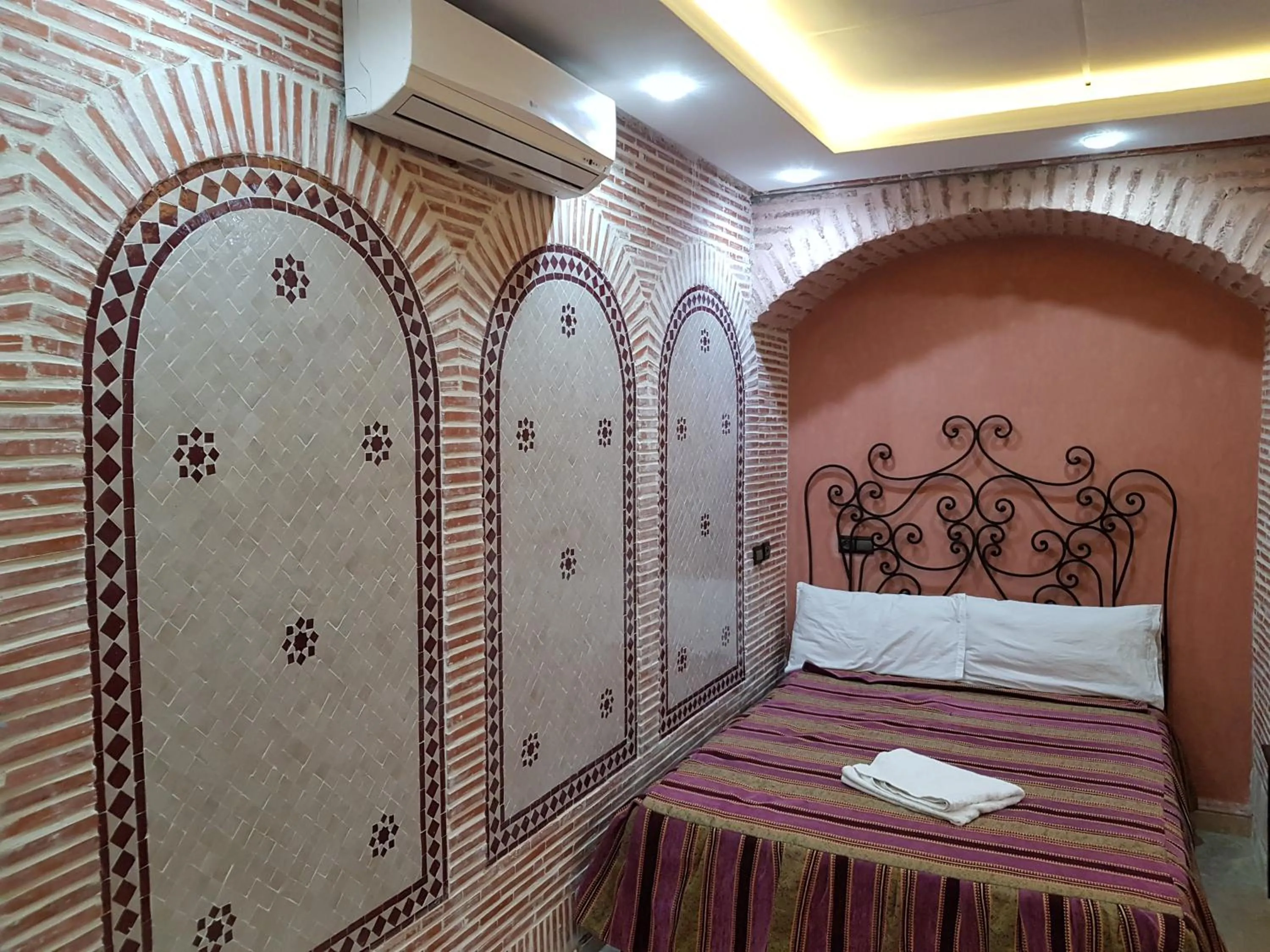 Bed in Hotel Salsabil