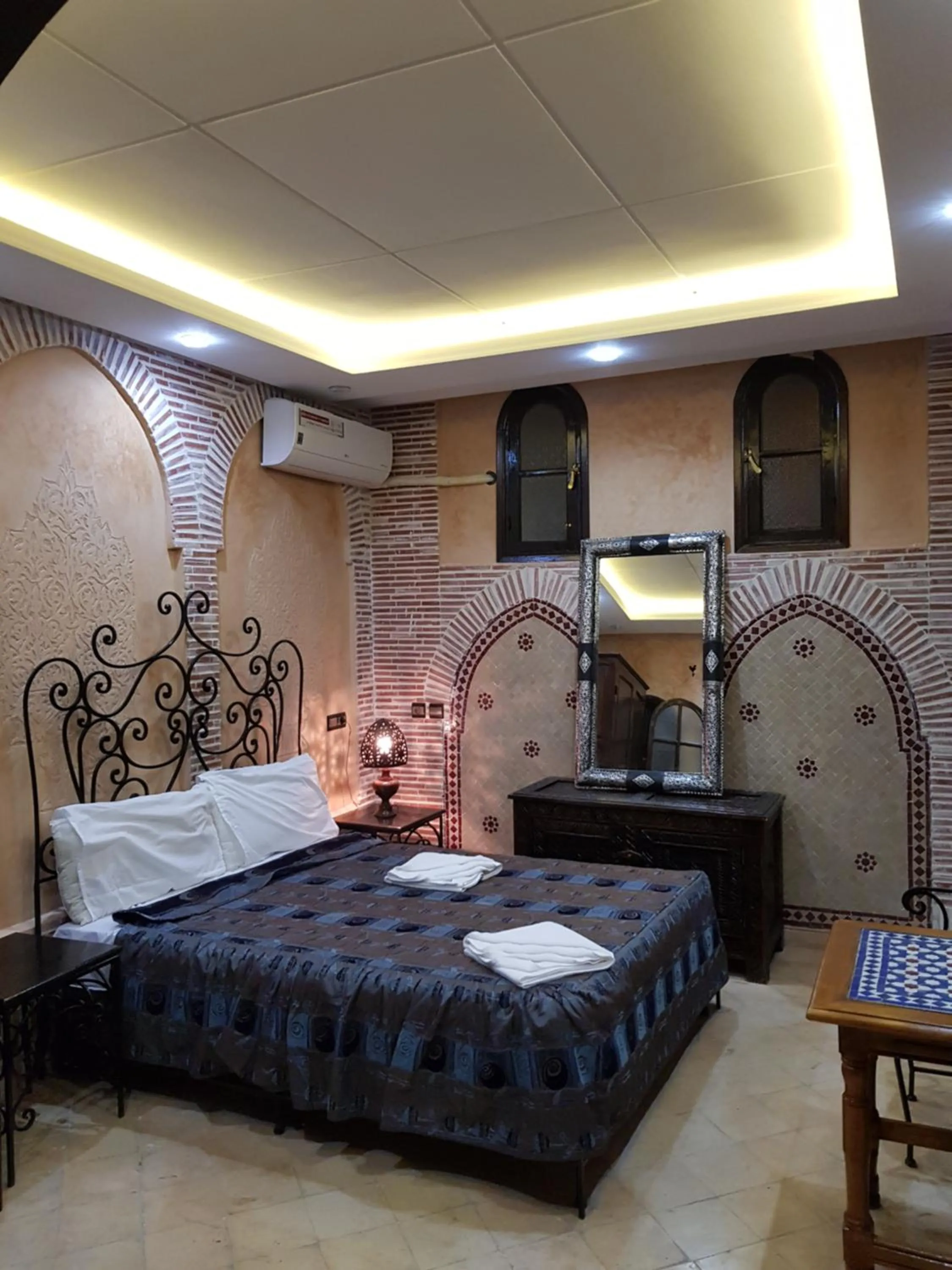 Bed in Hotel Salsabil