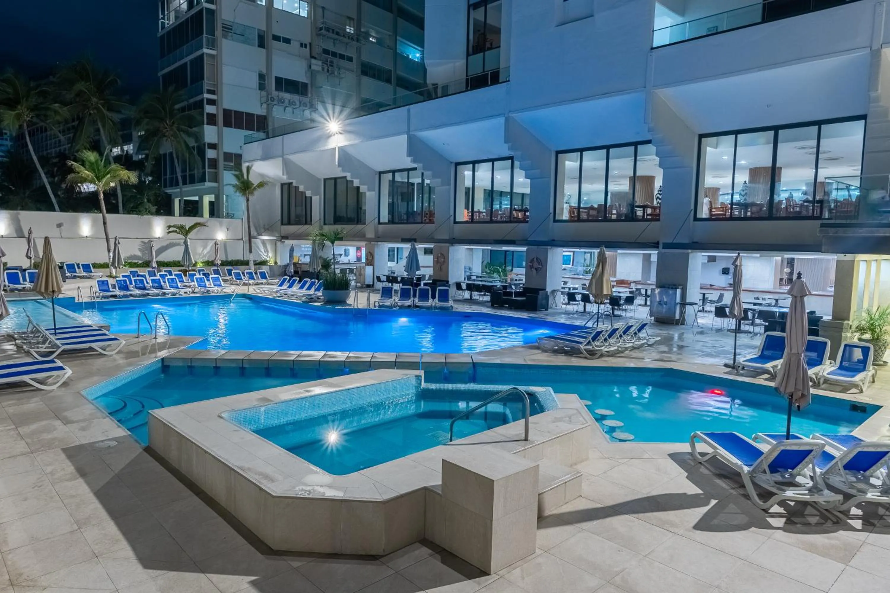 Swimming pool in Copacabana Beach Hotel Acapulco